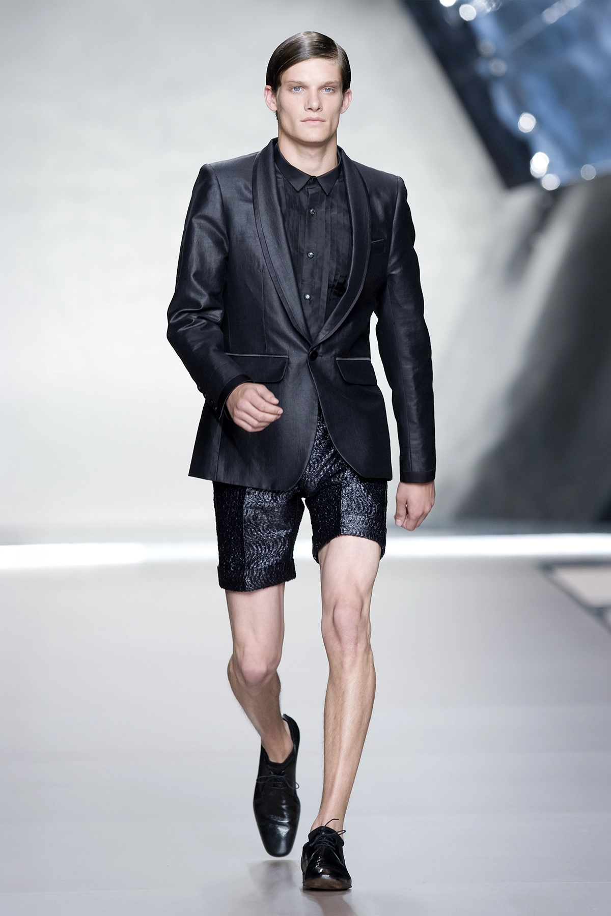 Look 21 de la colección “Arc d´hysterie”, colección primavera verano 2009 de la diseñadora de moda Ana Locking en la Mercedes Benz Fashion Week de Madrid.