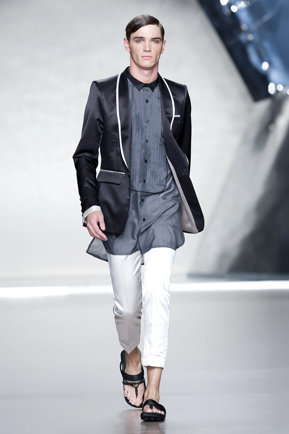 Look 23 de la colección “Arc d´hysterie”, colección primavera verano 2009 de la diseñadora de moda Ana Locking en la Mercedes Benz Fashion Week de Madrid.