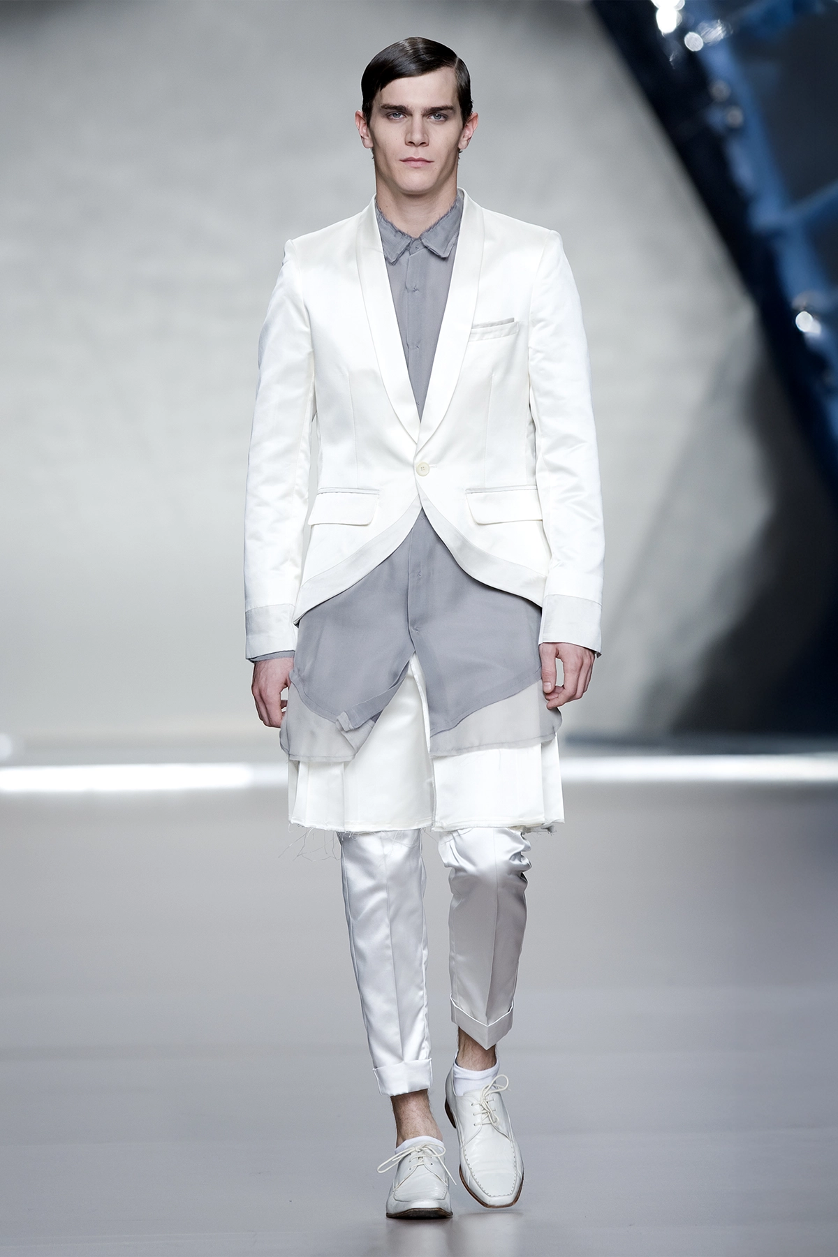 Look 28 de la colección “Arc d´hysterie”, colección primavera verano 2009 de la diseñadora de moda Ana Locking en la Mercedes Benz Fashion Week de Madrid.