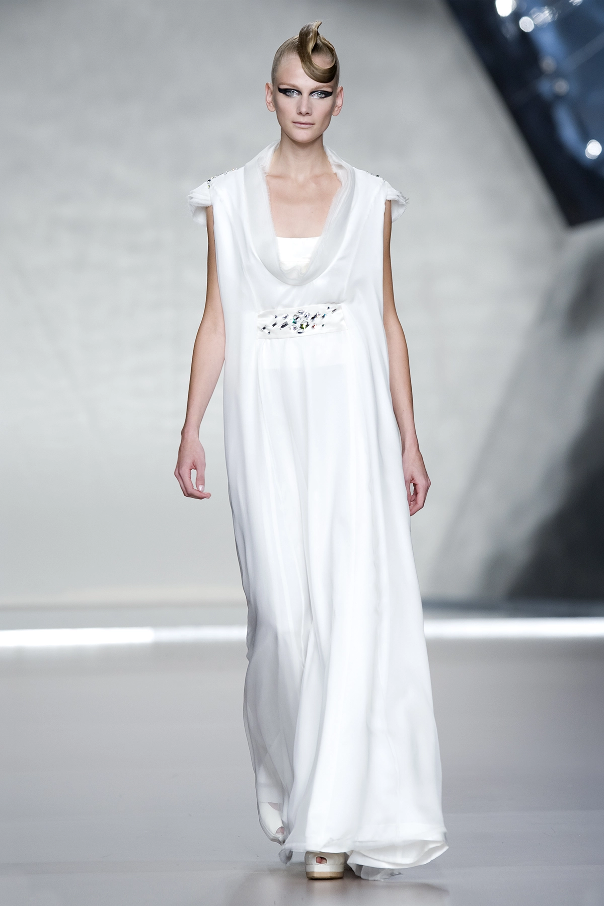 Look 29 de la colección “Arc d´hysterie”, colección primavera verano 2009 de la diseñadora de moda Ana Locking en la Mercedes Benz Fashion Week de Madrid.