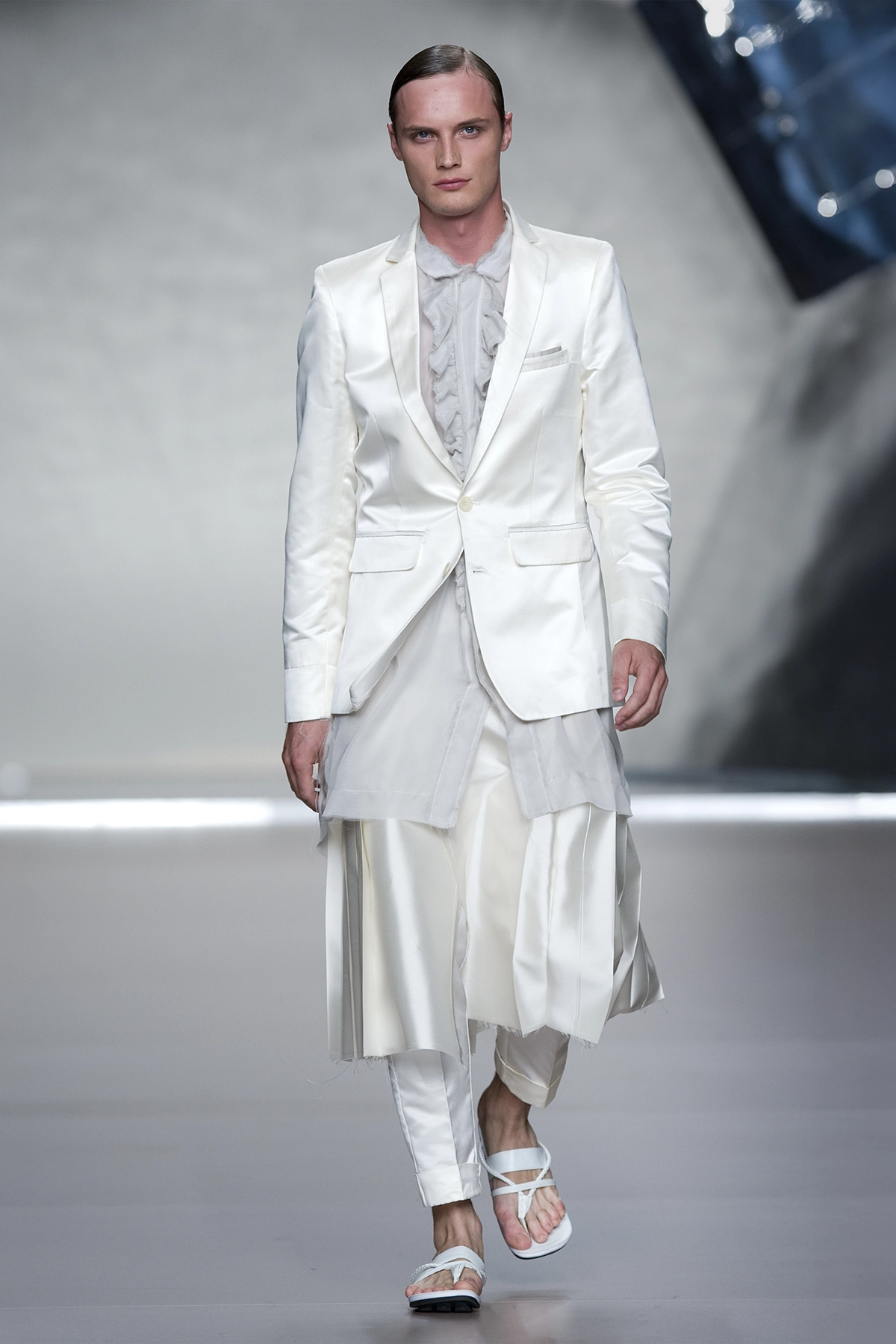 Look 31 de la colección “Arc d´hysterie”, colección primavera verano 2009 de la diseñadora de moda Ana Locking en la Mercedes Benz Fashion Week de Madrid.