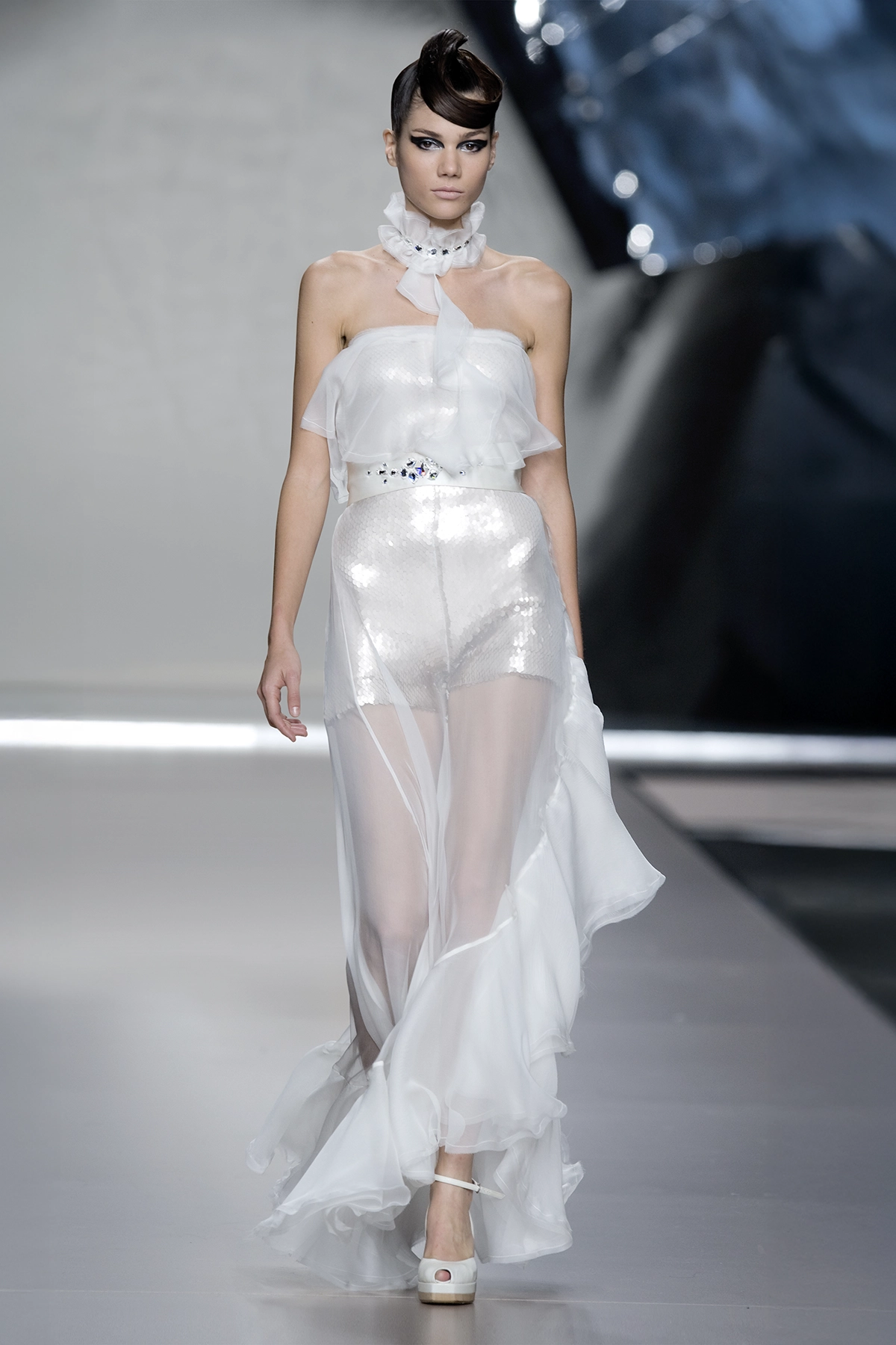 Look 33 de la colección “Arc d´hysterie”, colección primavera verano 2009 de la diseñadora de moda Ana Locking en la Mercedes Benz Fashion Week de Madrid.