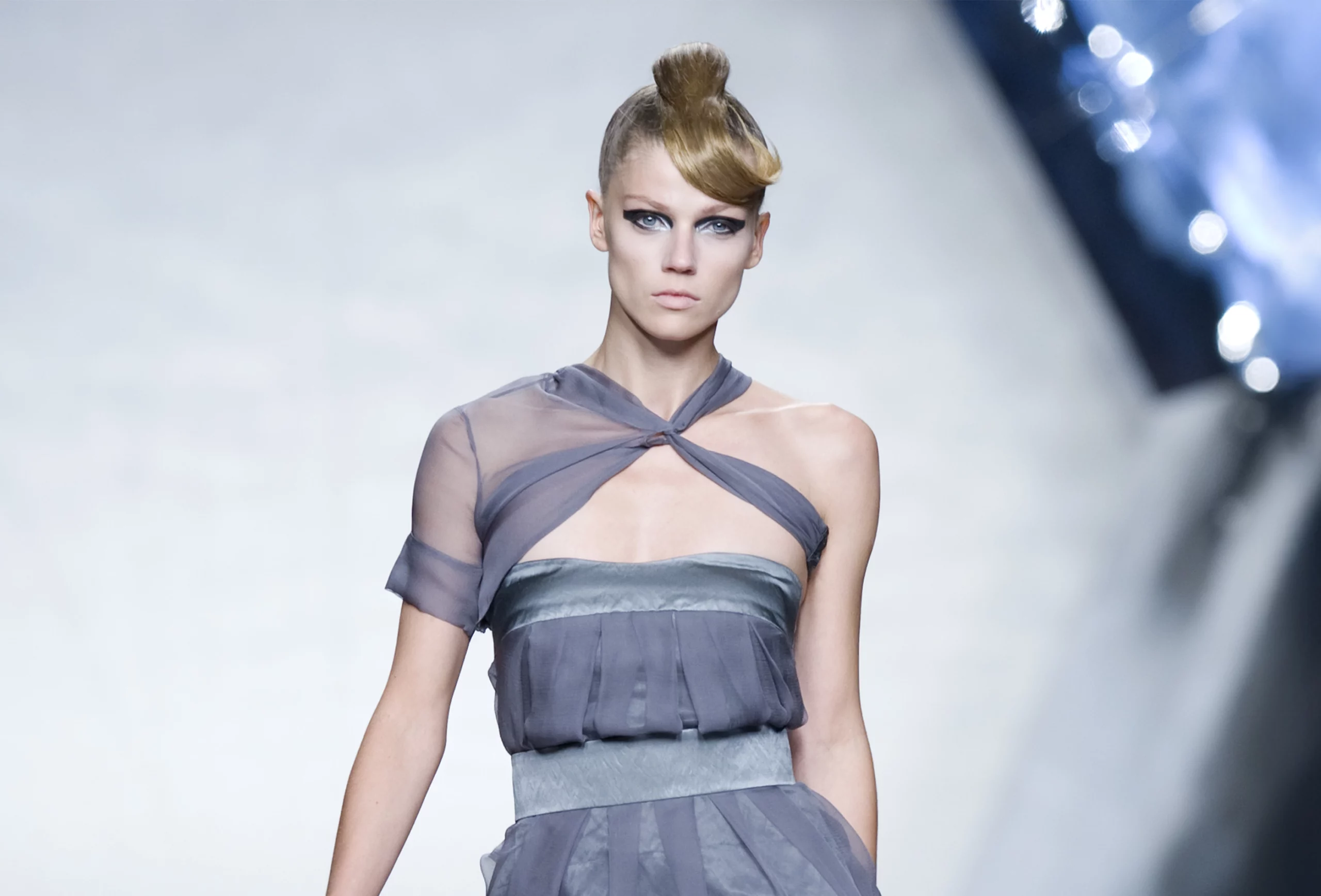 Momento del desfile “Arc d´hysterie”, colección primavera verano 2009 de la diseñadora de moda Ana Locking en la Mercedes Benz Fashion Week de Madrid.