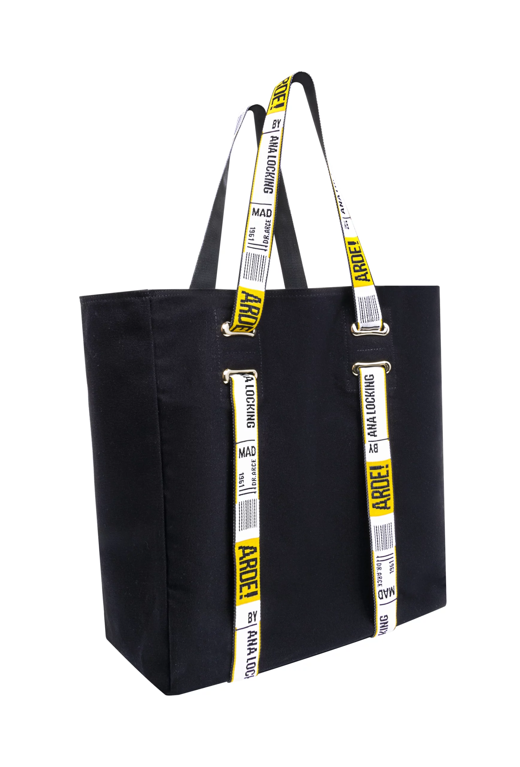 Bolso perteneciente a la colección cápsula en edición limitada creada por Ana Locking junto a sus creadores Paco León y Anna R. Costa para la serie ARDE MADRID de MOVISTAR+