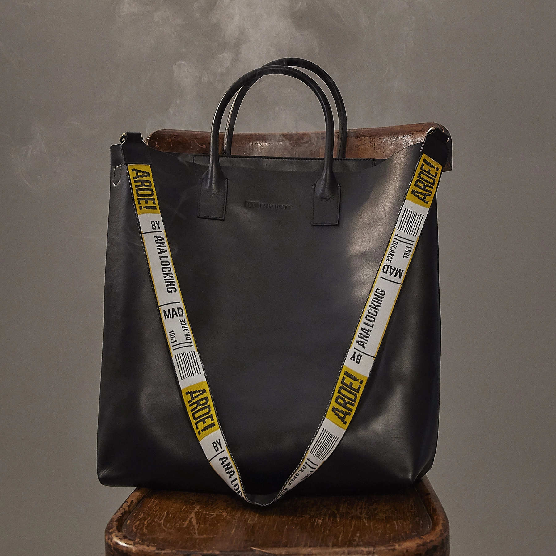 Colección cápsula en edición limitada creada por Ana Locking junto a sus creadores Paco León y Anna R. Costa para la serie ARDE MADRID de MOVISTAR+