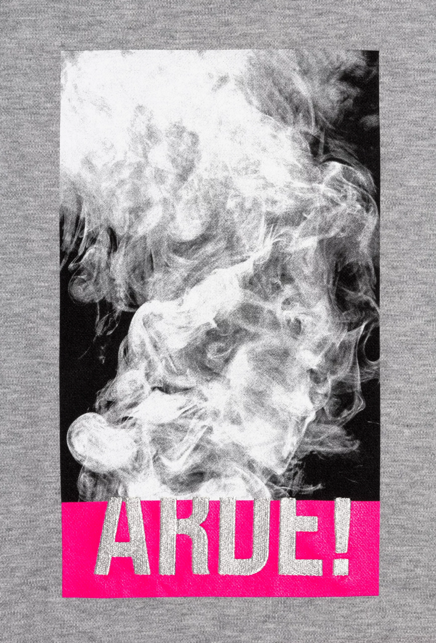 Colección cápsula en edición limitada creada por Ana Locking junto a sus creadores Paco León y Anna R. Costa para la serie ARDE MADRID de MOVISTAR+