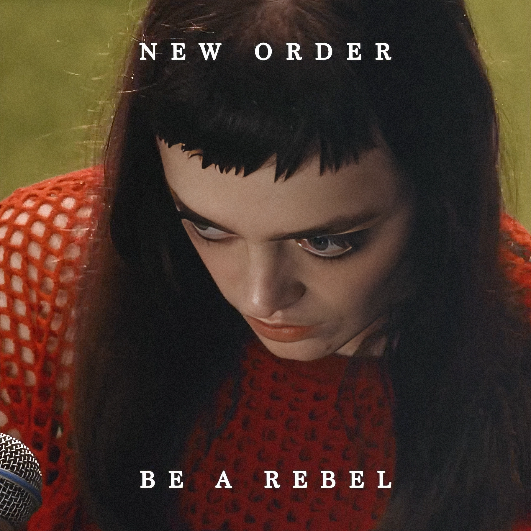 Frame del videoclip “Be a rebel” de New Order. Looks de las colecciones 
