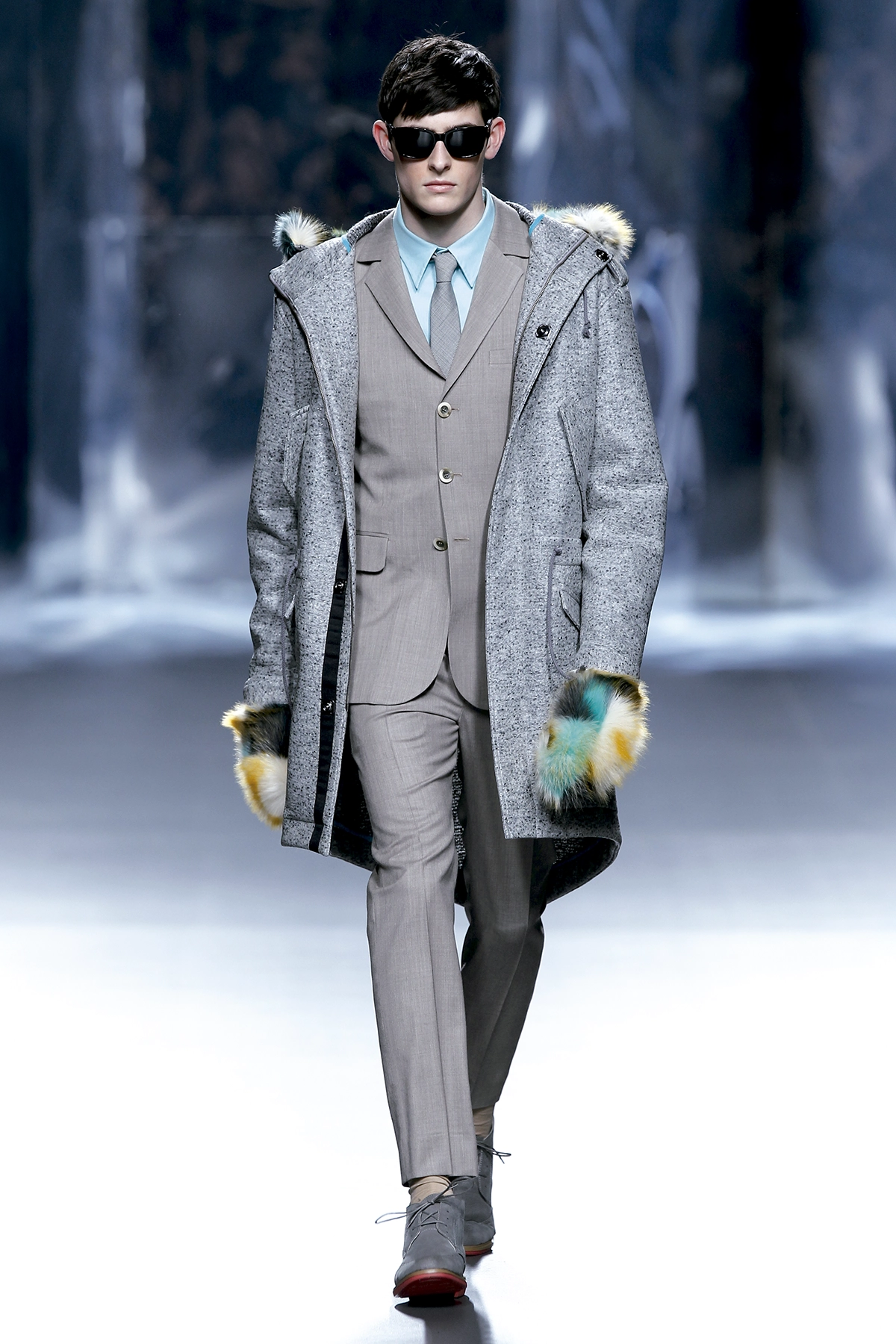 Look 04 de la colección “Doppelgänger”, colección otoño invierno 2015-16 de la diseñadora de moda Ana Locking en la Mercedes Benz Fashion Week de Madrid..