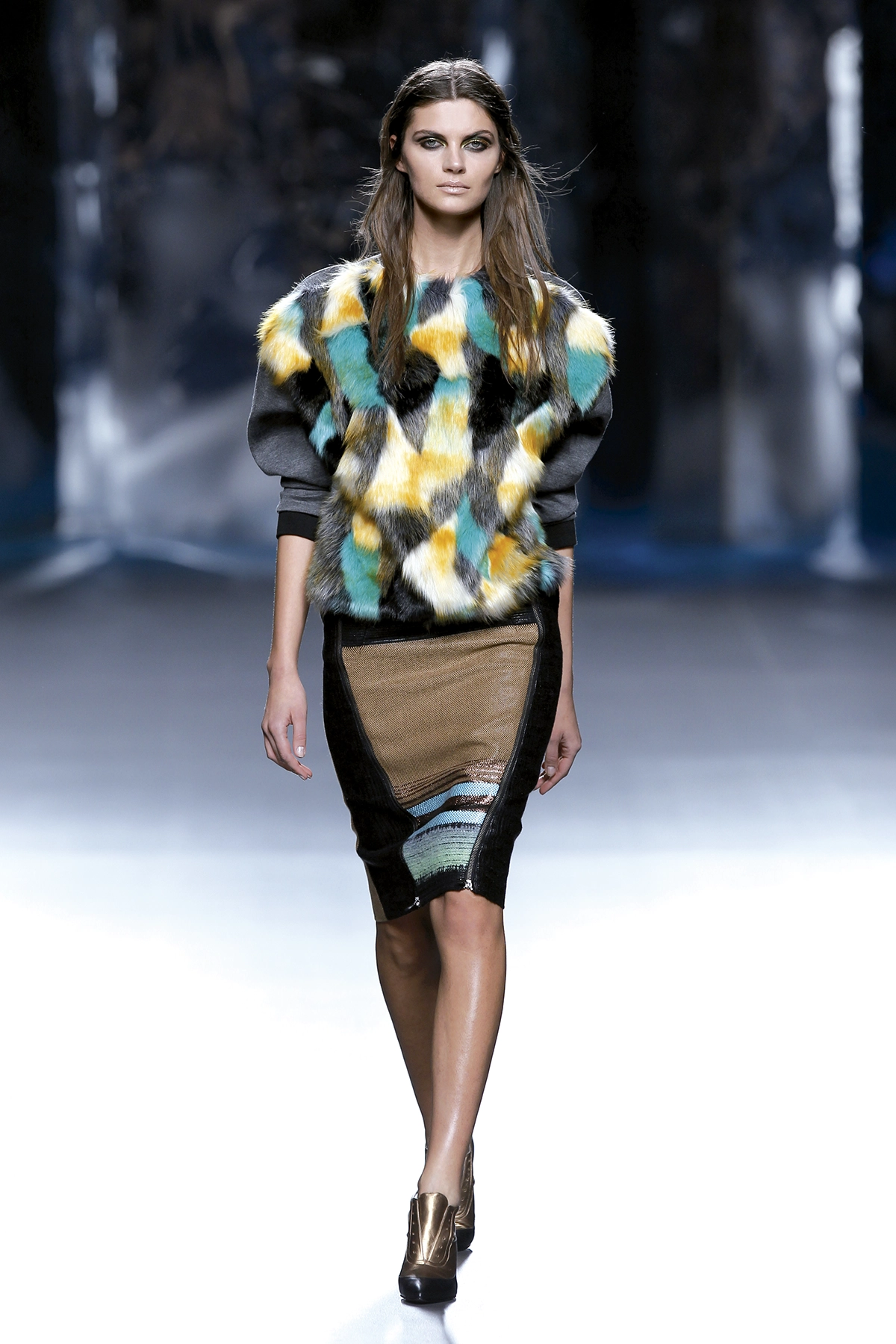 Look 08 de la colección “Doppelgänger”, colección otoño invierno 2015-16 de la diseñadora de moda Ana Locking en la Mercedes Benz Fashion Week de Madrid..