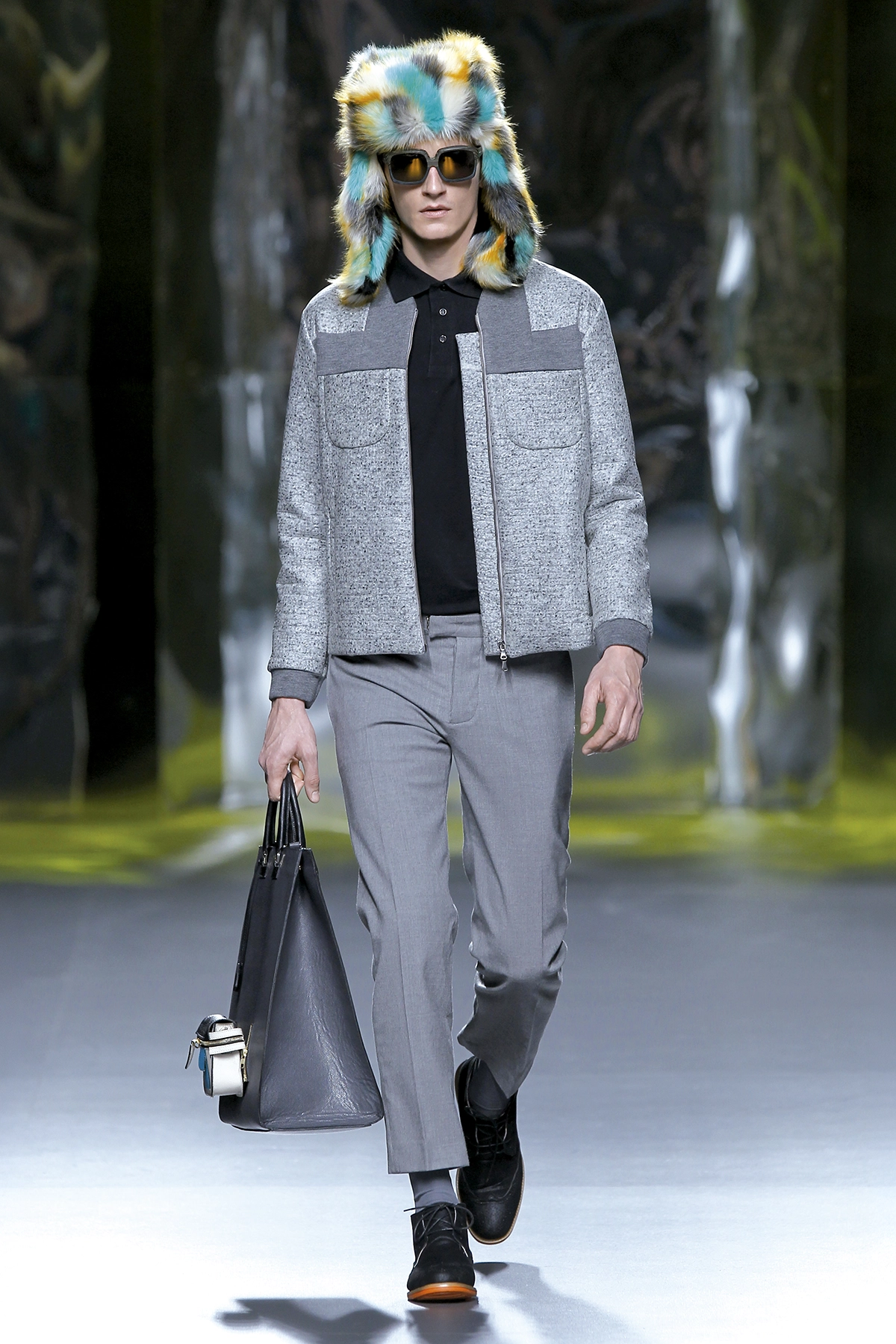 Look 15 de la colección “Doppelgänger”, colección otoño invierno 2015-16 de la diseñadora de moda Ana Locking en la Mercedes Benz Fashion Week de Madrid..