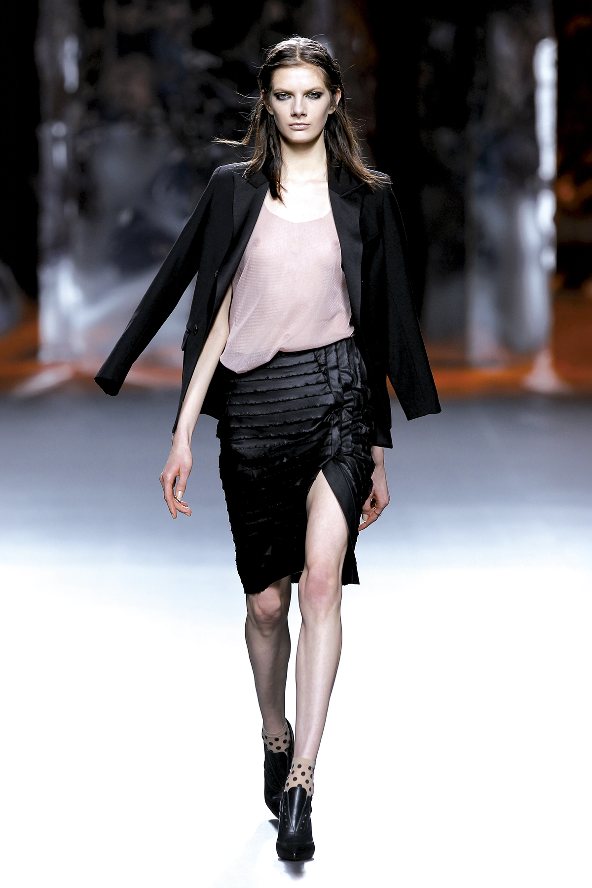 Look 25 de la colección “Doppelgänger”, colección otoño invierno 2015-16 de la diseñadora de moda Ana Locking en la Mercedes Benz Fashion Week de Madrid..