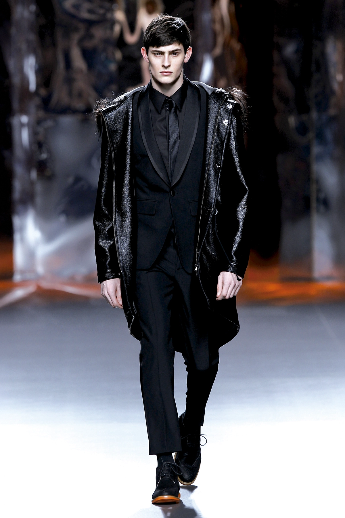 Look 33 de la colección “Doppelgänger”, colección otoño invierno 2015-16 de la diseñadora de moda Ana Locking en la Mercedes Benz Fashion Week de Madrid..