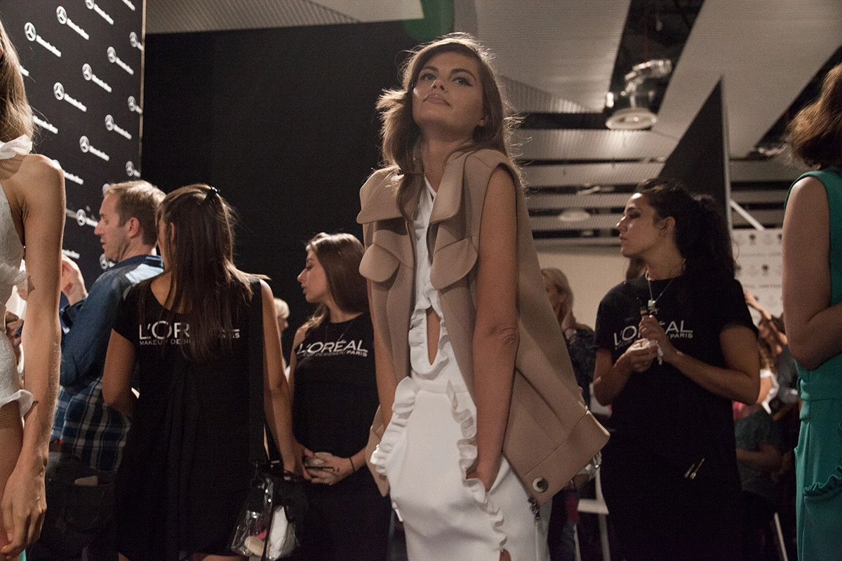 Momentos previos en el backstage del desfile 