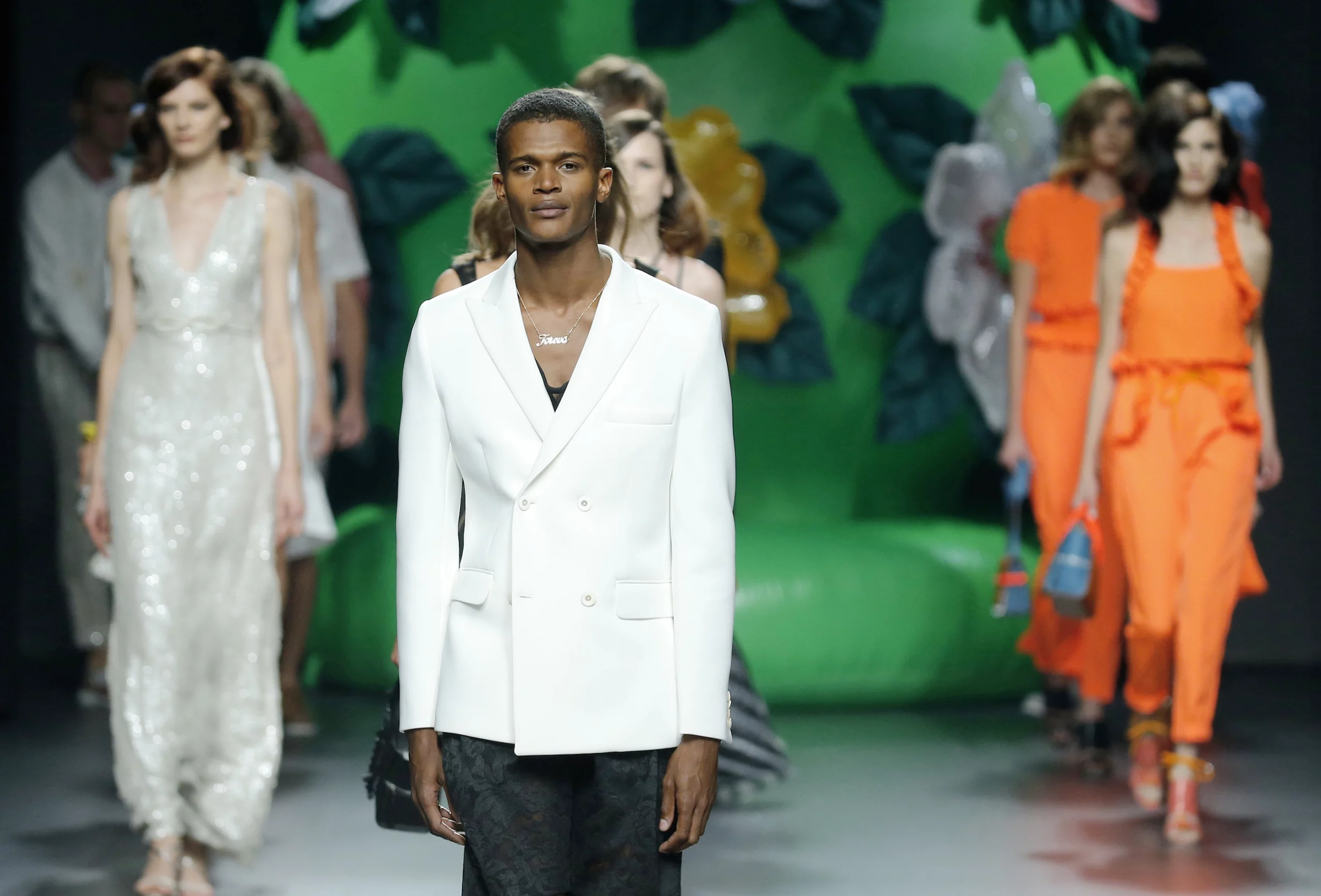 Carrousel del desfile “Foreva”, colección primavera verano 2016 de la diseñadora de moda Ana Locking en la Mercedes Benz Fashion Week de Madrid.