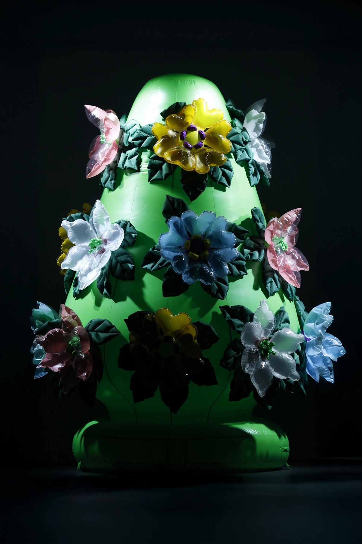 Escenografía del desfile “Foreva”, colección primavera verano 2016 de la diseñadora de moda Ana Locking en la Mercedes Benz Fashion Week de Madrid.