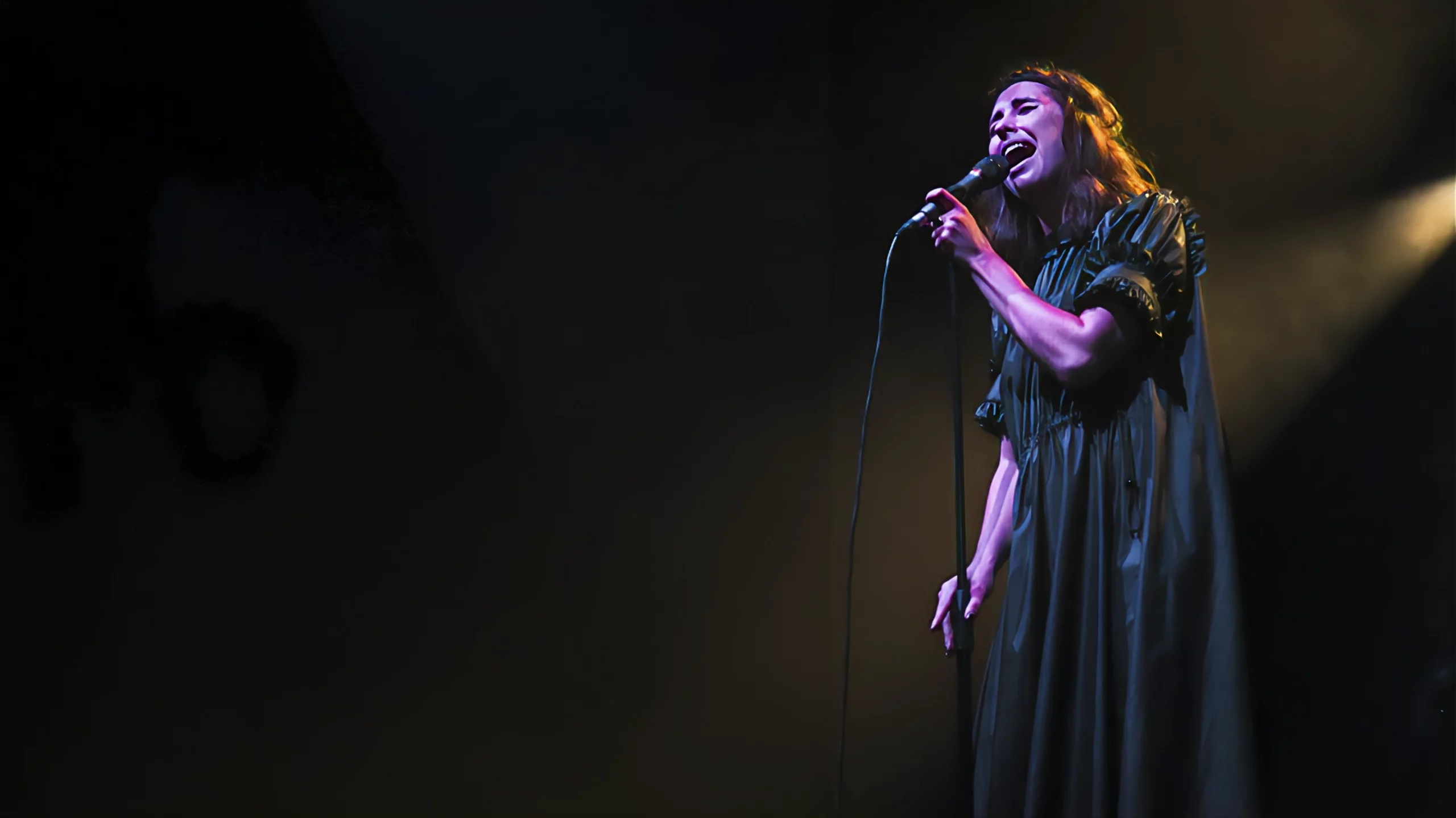 Kimbra viste de Ana Locking en su gira Europea 