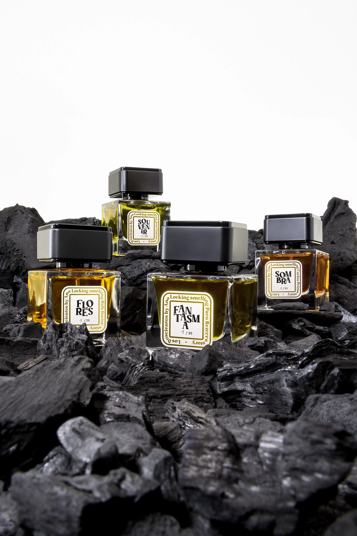 Bodegón de perfumes creados por Ana Locking para el proyecto artístico del club de coleccionistas de arte contemporáneo 