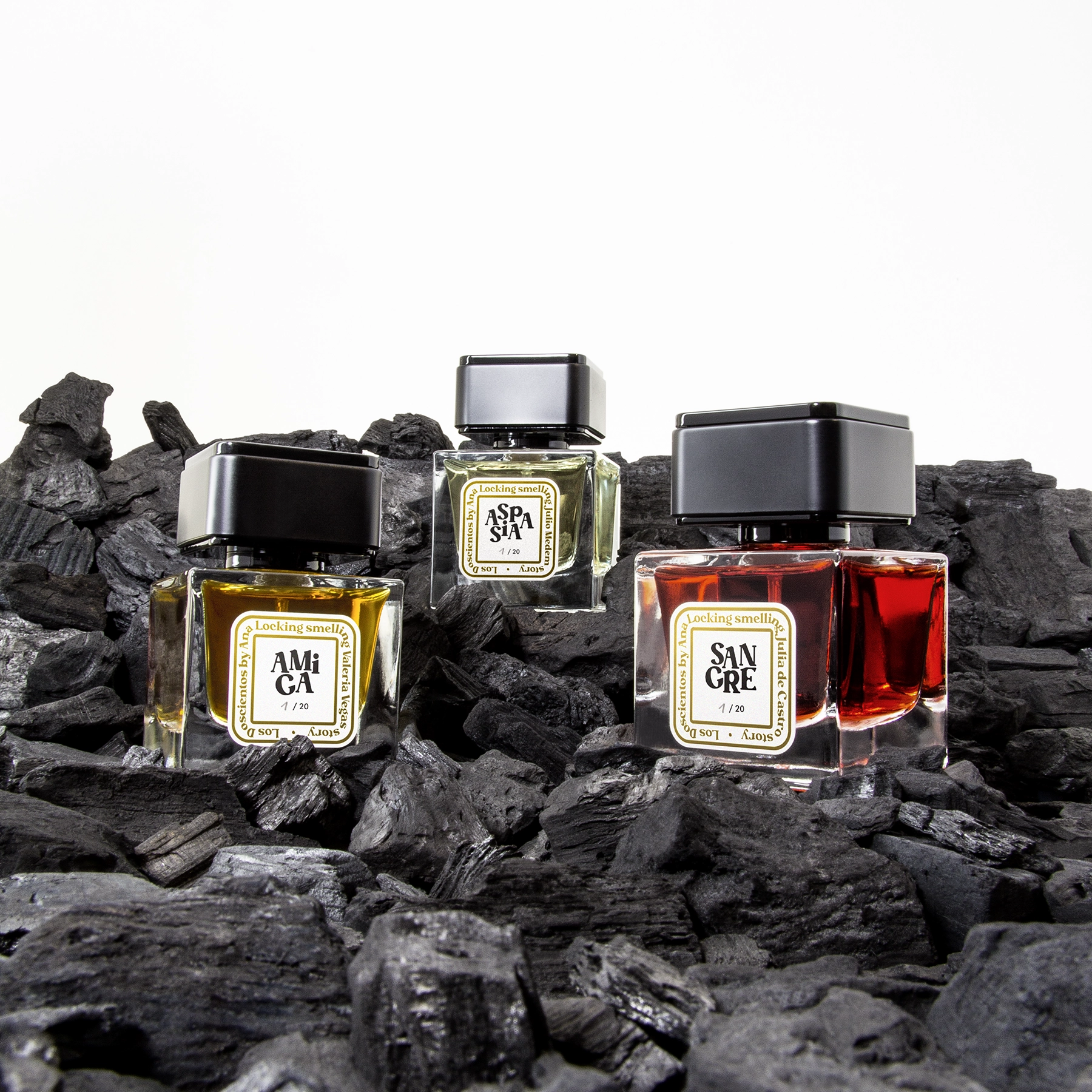 Bodegón de perfumes creados por Ana Locking para el proyecto artístico del club de coleccionistas de arte contemporáneo 