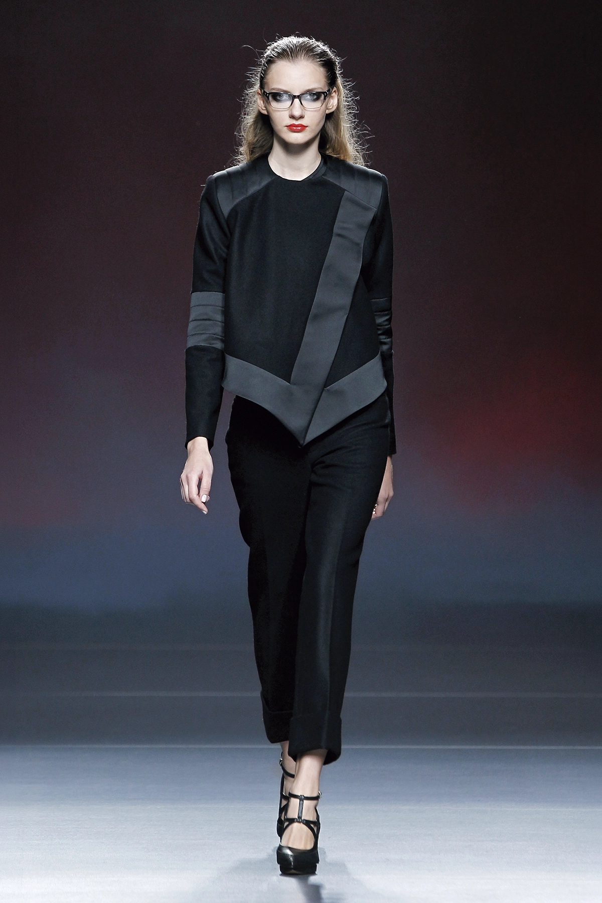 Look 05 de la colección “McGuffin”, colección otoño invierno 2013-14 de la diseñadora de moda Ana Locking en la Mercedes Benz Fashion Week de Madrid.