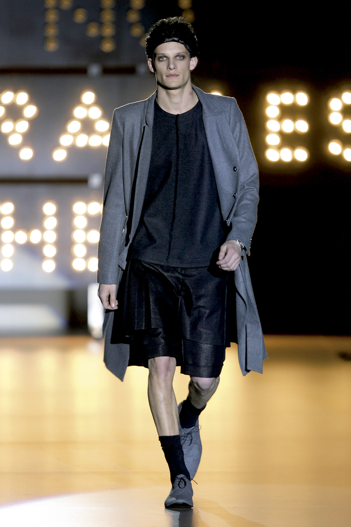 Look 17 de la colección “Miracles”, colección otoño invierno 2009-10 de la diseñadora de moda Ana Locking en la Mercedes Benz Fashion Week de Madrid.