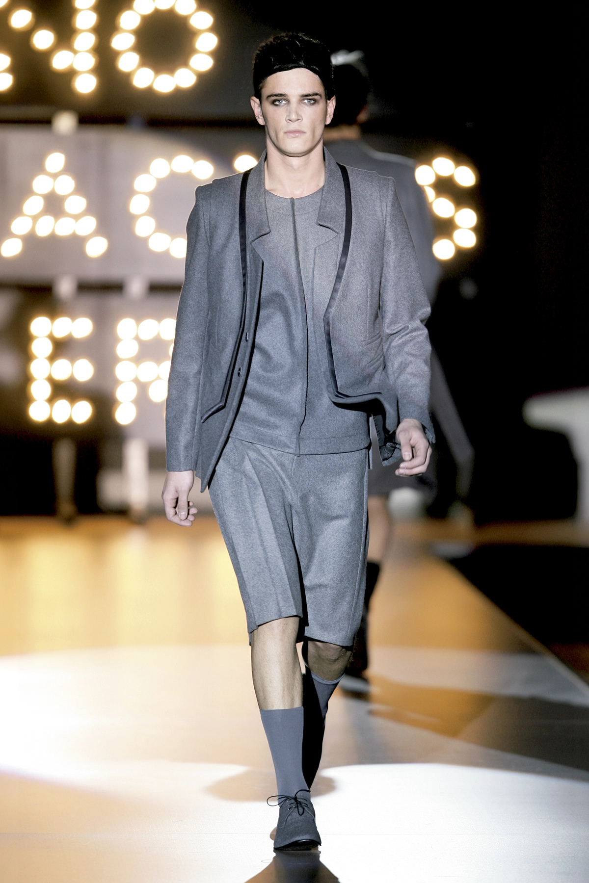 Look 18 de la colección “Miracles”, colección otoño invierno 2009-10 de la diseñadora de moda Ana Locking en la Mercedes Benz Fashion Week de Madrid.