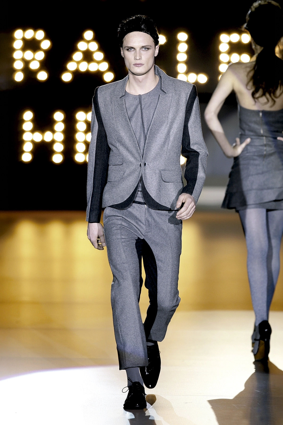 Look 21 de la colección “Miracles”, colección otoño invierno 2009-10 de la diseñadora de moda Ana Locking en la Mercedes Benz Fashion Week de Madrid.