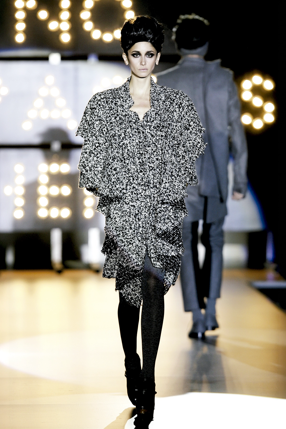 Look 26 de la colección “Miracles”, colección otoño invierno 2009-10 de la diseñadora de moda Ana Locking en la Mercedes Benz Fashion Week de Madrid.