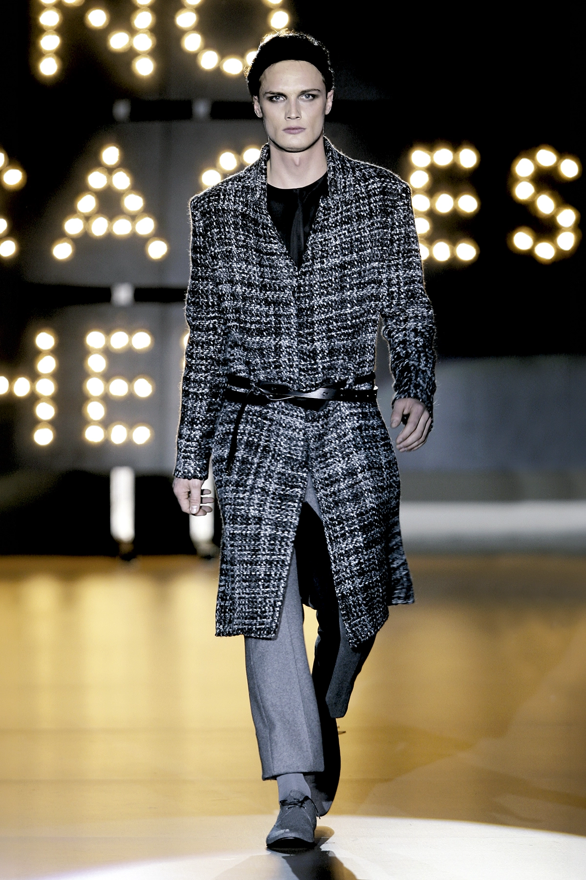 Look 28 de la colección “Miracles”, colección otoño invierno 2009-10 de la diseñadora de moda Ana Locking en la Mercedes Benz Fashion Week de Madrid.