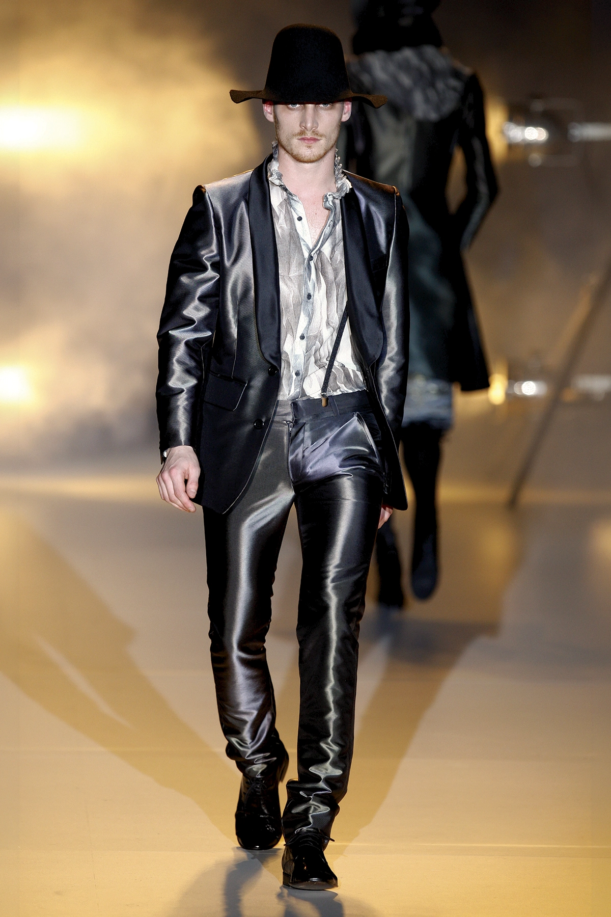 Look 24 de la colección “Reentry”, colección otoño invierno 2008-09 de la diseñadora de moda Ana Locking en la Mercedes Benz Fashion Week de Madrid.