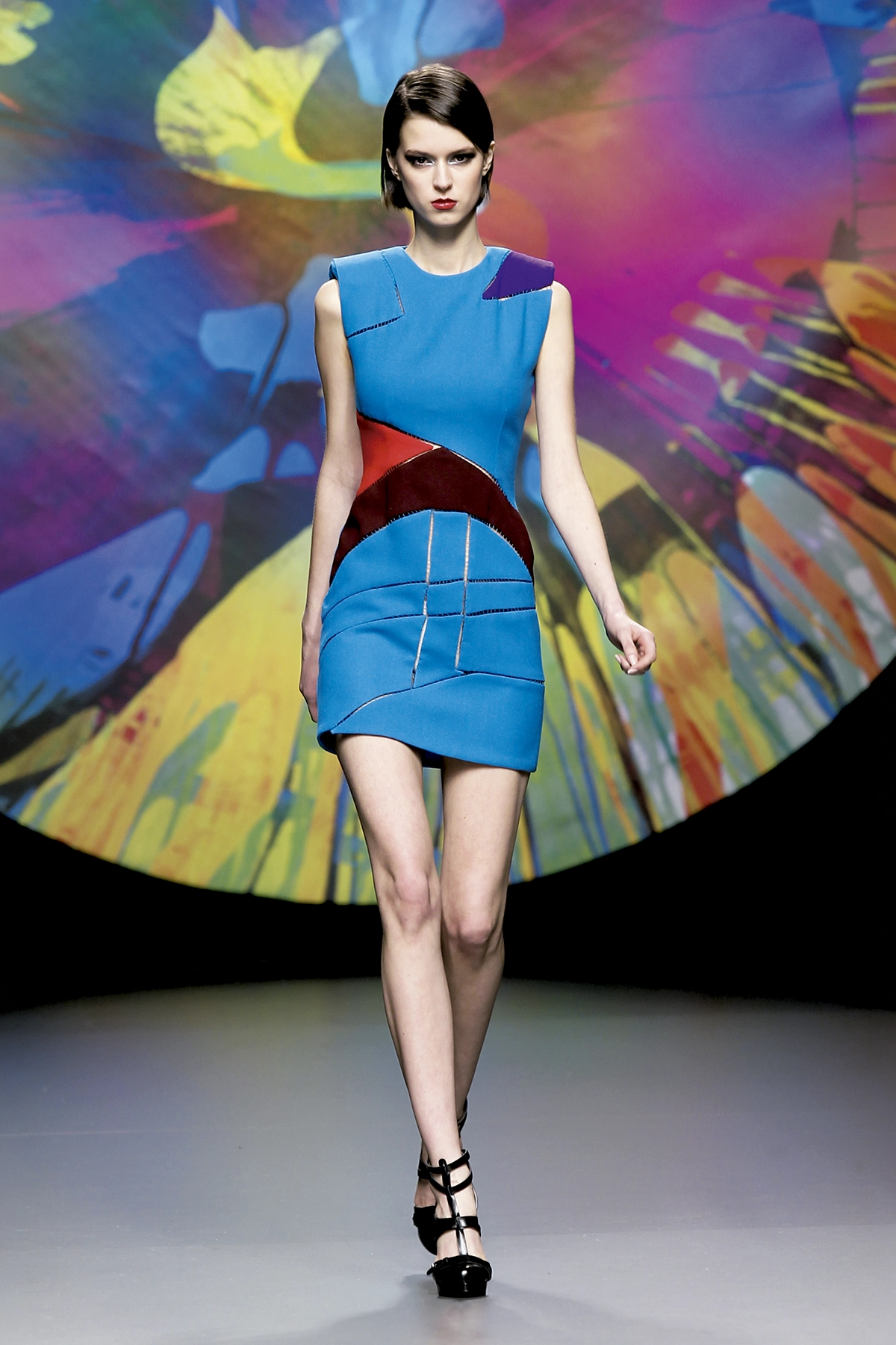 Look 25 de la colección “Spinning Destiny”, colección otoño invierno 2010-11 de la diseñadora de moda Ana Locking en la Mercedes Benz Fashion Week de Madrid.