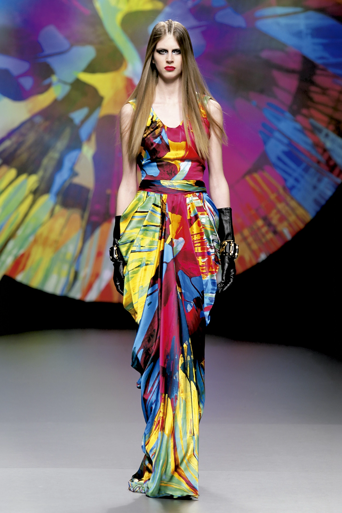 Look 31 de la colección “Spinning Destiny”, colección otoño invierno 2010-11 de la diseñadora de moda Ana Locking en la Mercedes Benz Fashion Week de Madrid.