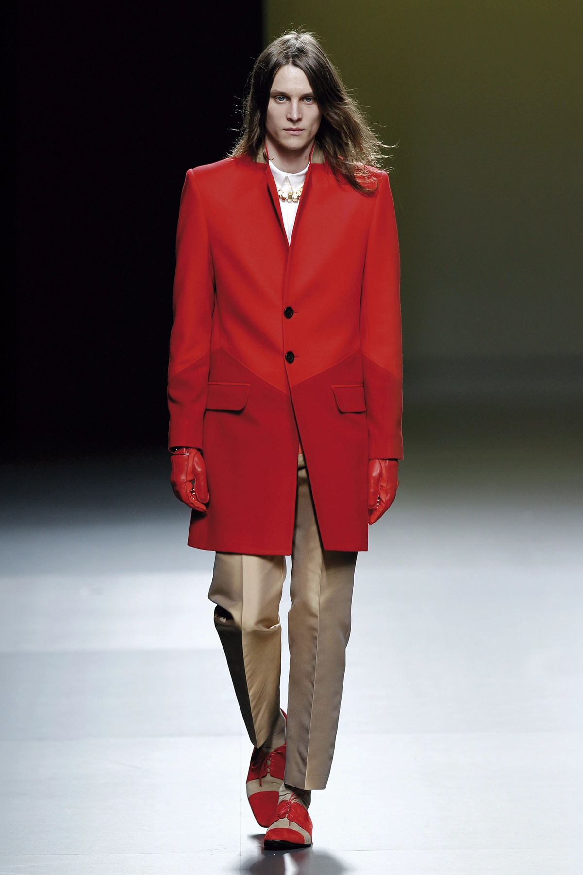 Look 15 de la colección “Stance”, colección otoño invierno 2011-12 de la diseñadora de moda Ana Locking en la Mercedes Benz Fashion Week de Madrid.