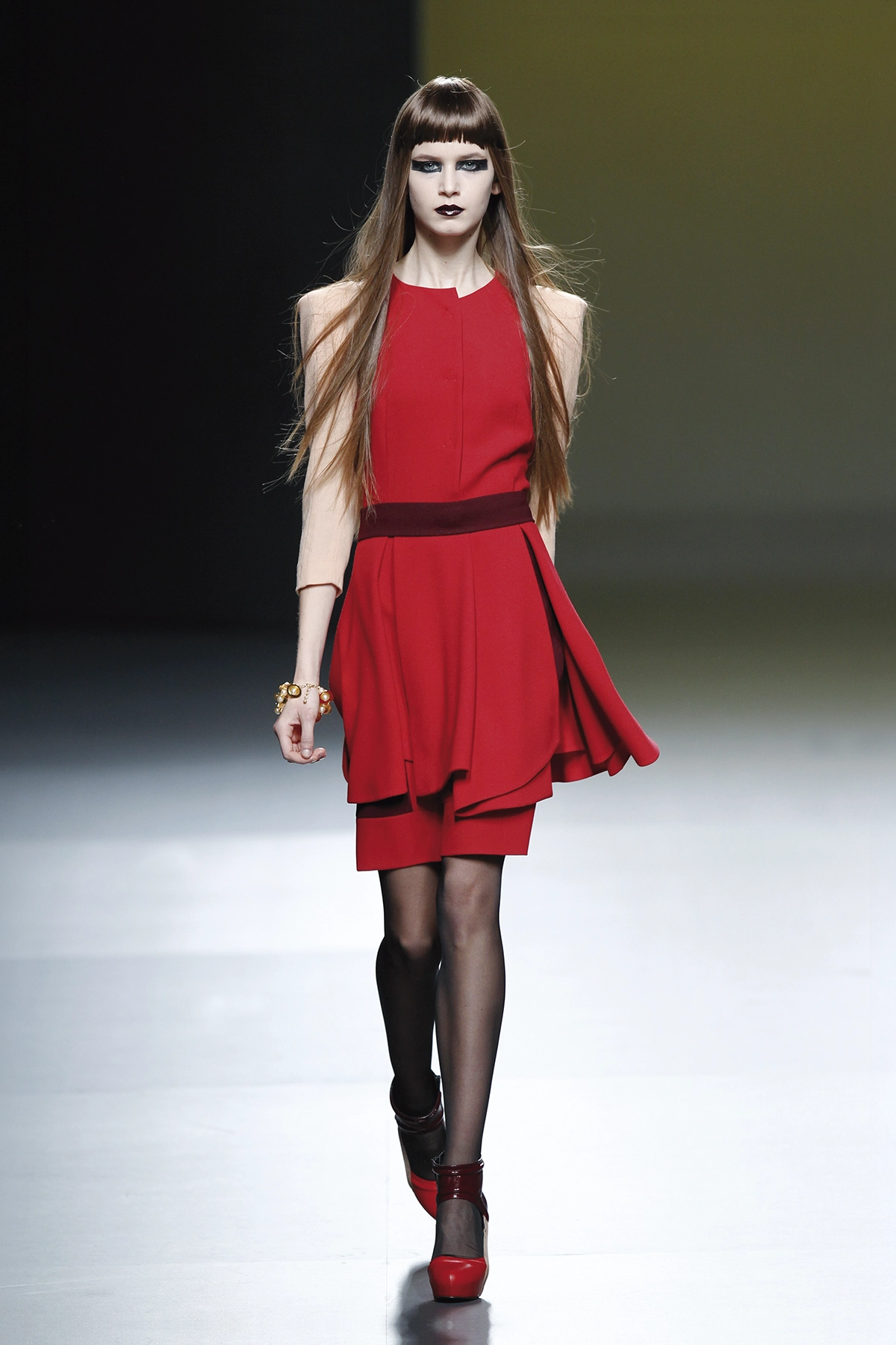 Look 18 de la colección “Stance”, colección otoño invierno 2011-12 de la diseñadora de moda Ana Locking en la Mercedes Benz Fashion Week de Madrid.