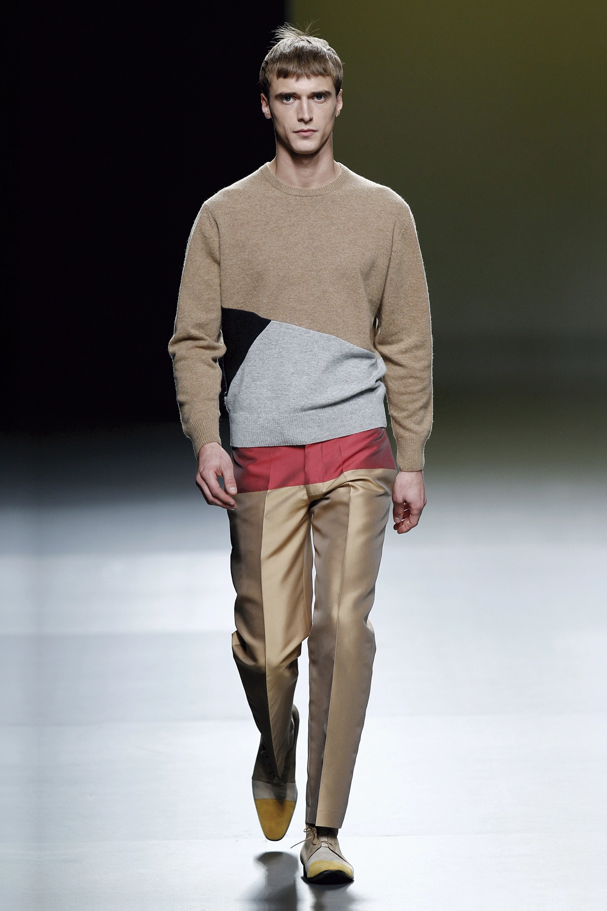 Look 19 de la colección “Stance”, colección otoño invierno 2011-12 de la diseñadora de moda Ana Locking en la Mercedes Benz Fashion Week de Madrid.