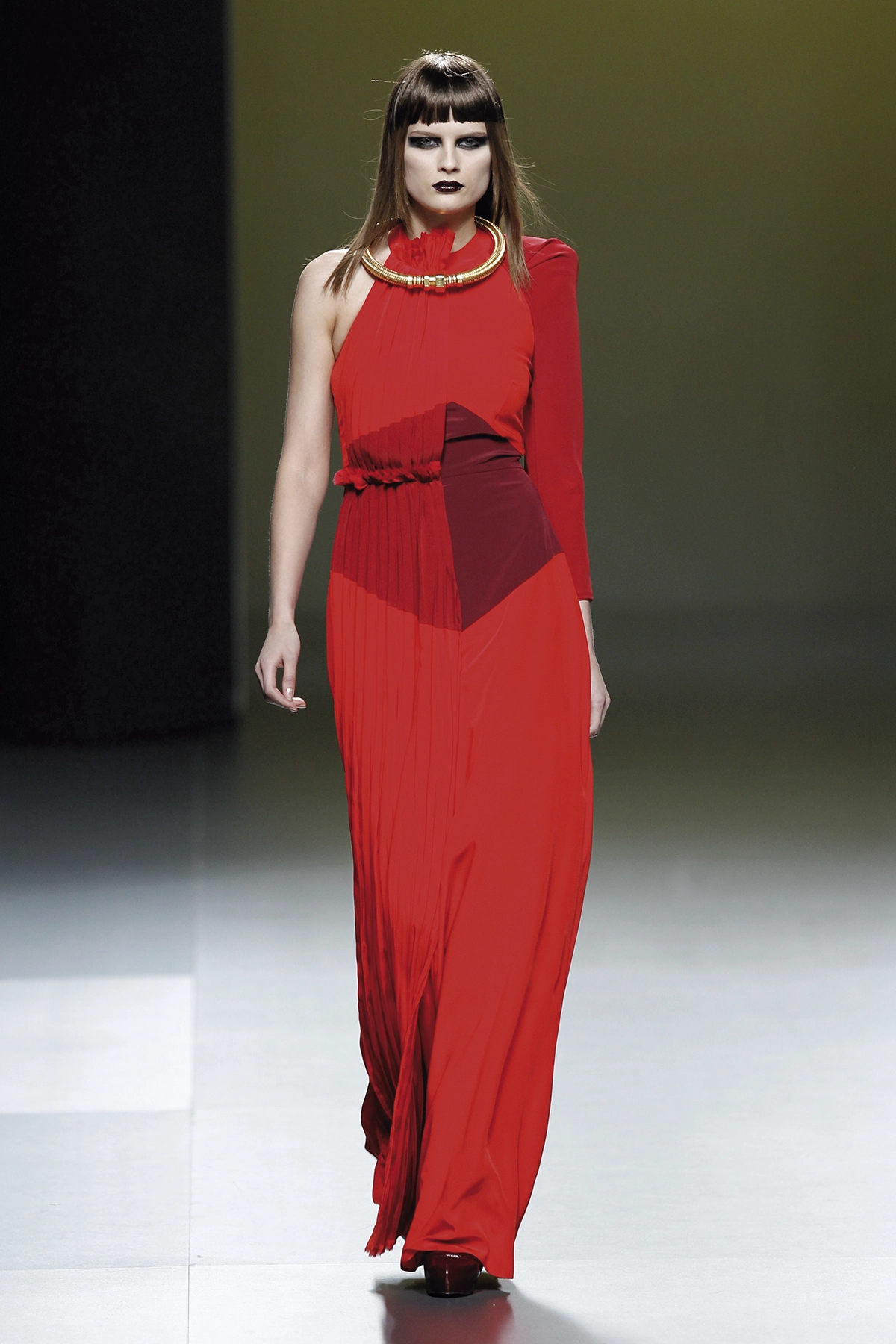 Look 30 de la colección “Stance”, colección otoño invierno 2011-12 de la diseñadora de moda Ana Locking en la Mercedes Benz Fashion Week de Madrid.