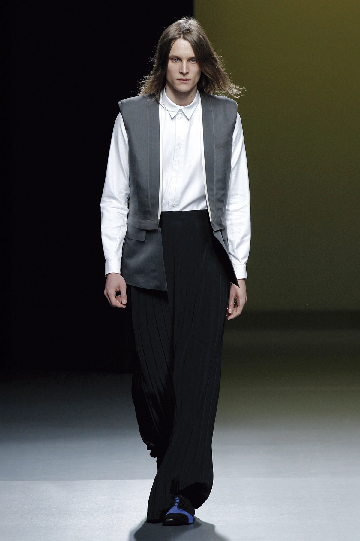 Look 37 de la colección “Stance”, colección otoño invierno 2011-12 de la diseñadora de moda Ana Locking en la Mercedes Benz Fashion Week de Madrid.