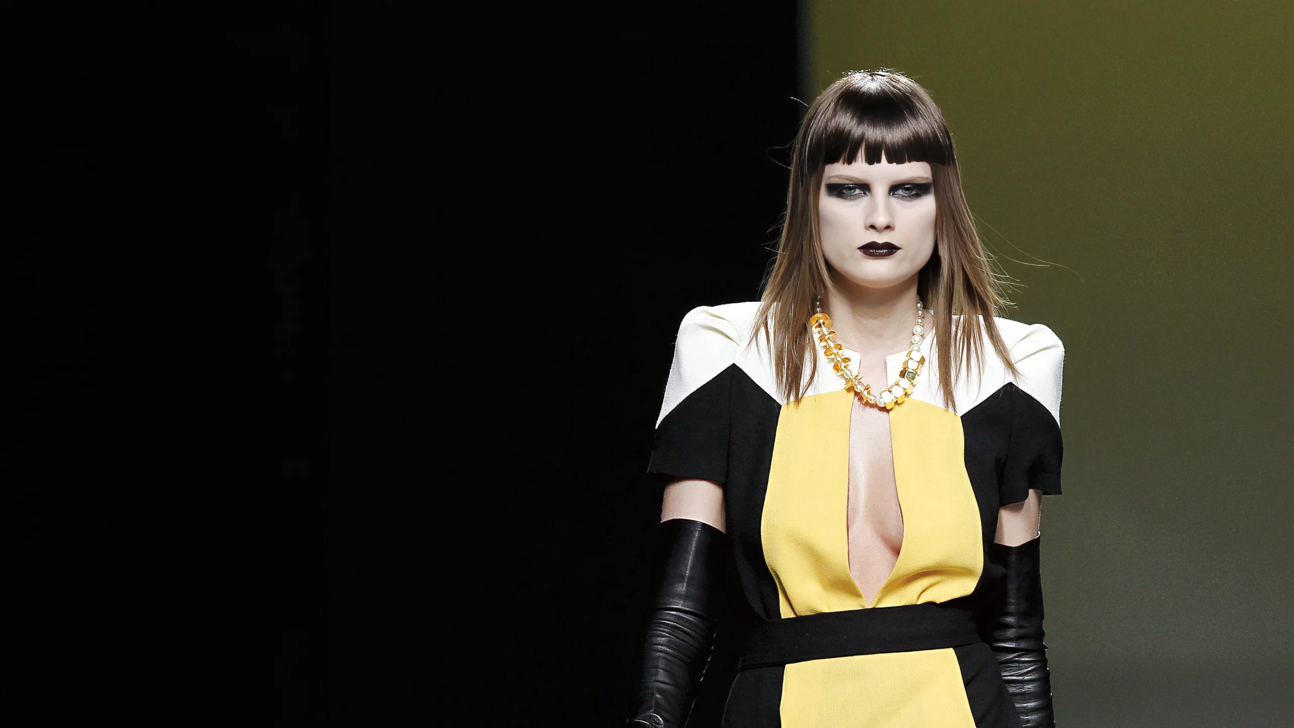 Momento del desfile “Stance”, colección otoño invierno 2011-12 de la diseñadora de moda Ana Locking en la Mercedes Benz Fashion Week de Madrid.