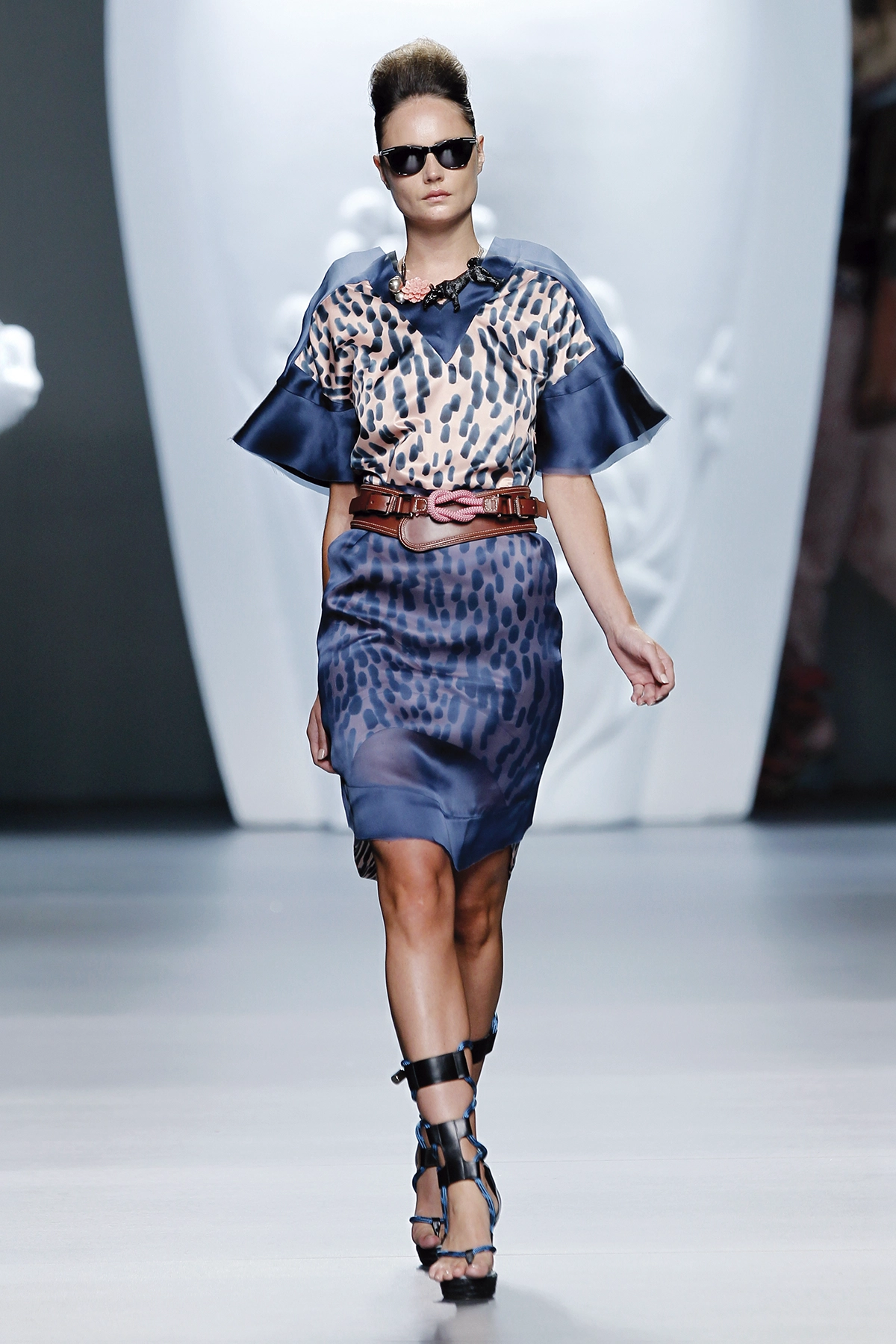 Look 06 de la colección “The Talk”, colección primavera verano 2013 de la diseñadora de moda Ana Locking en la Mercedes Benz Fashion Week de Madrid.