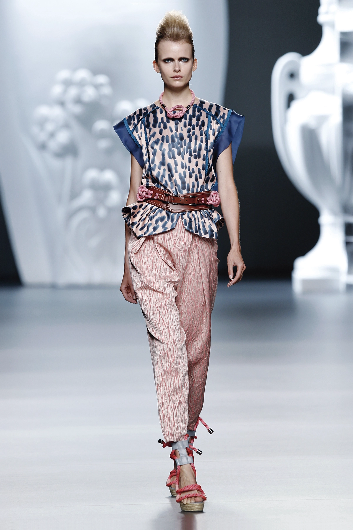 Look 07 de la colección “The Talk”, colección primavera verano 2013 de la diseñadora de moda Ana Locking en la Mercedes Benz Fashion Week de Madrid.