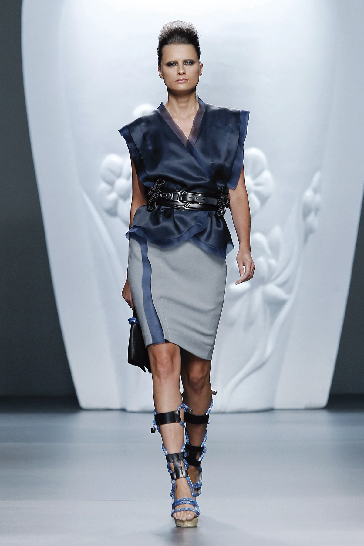 Look 08 de la colección “The Talk”, colección primavera verano 2013 de la diseñadora de moda Ana Locking en la Mercedes Benz Fashion Week de Madrid.