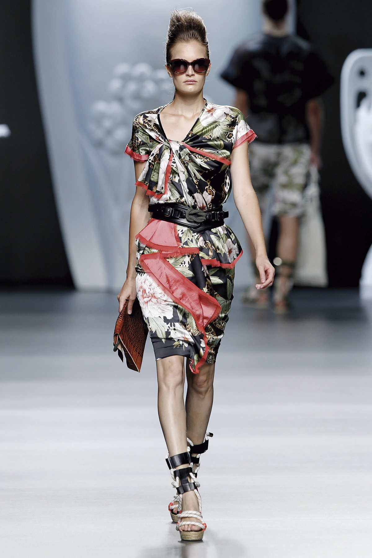 Look 15 de la colección “The Talk”, colección primavera verano 2013 de la diseñadora de moda Ana Locking en la Mercedes Benz Fashion Week de Madrid.