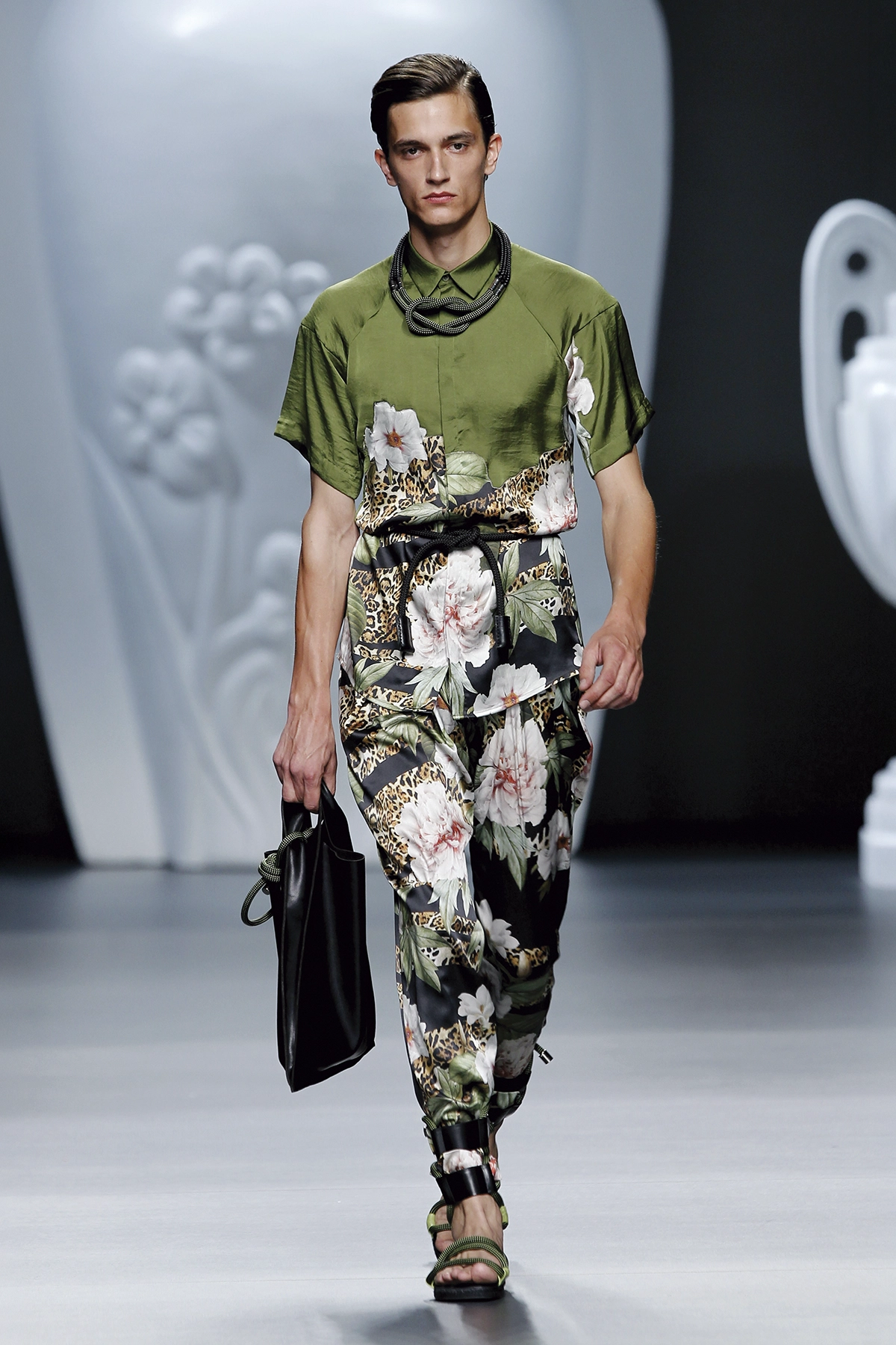 Look 16 de la colección “The Talk”, colección primavera verano 2013 de la diseñadora de moda Ana Locking en la Mercedes Benz Fashion Week de Madrid.