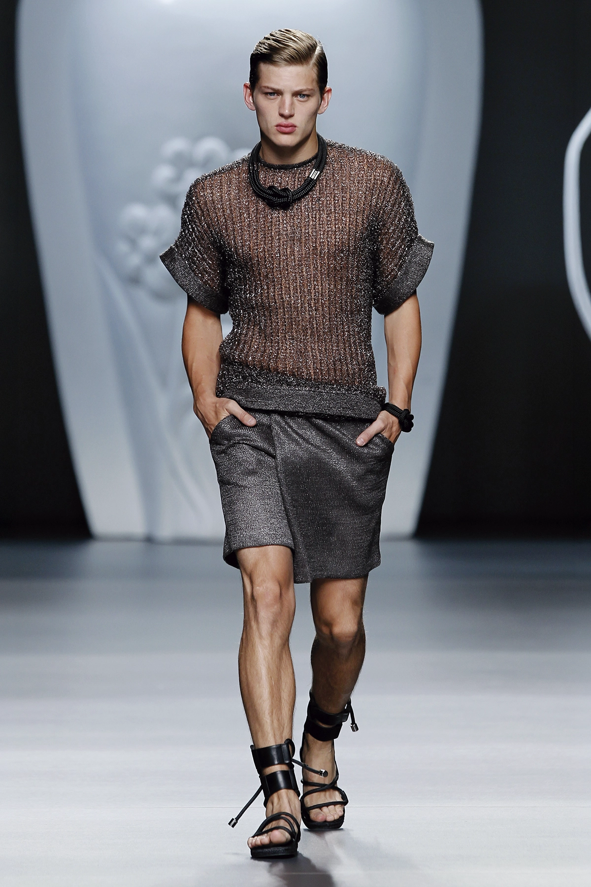 Look 17 de la colección “The Talk”, colección primavera verano 2013 de la diseñadora de moda Ana Locking en la Mercedes Benz Fashion Week de Madrid.