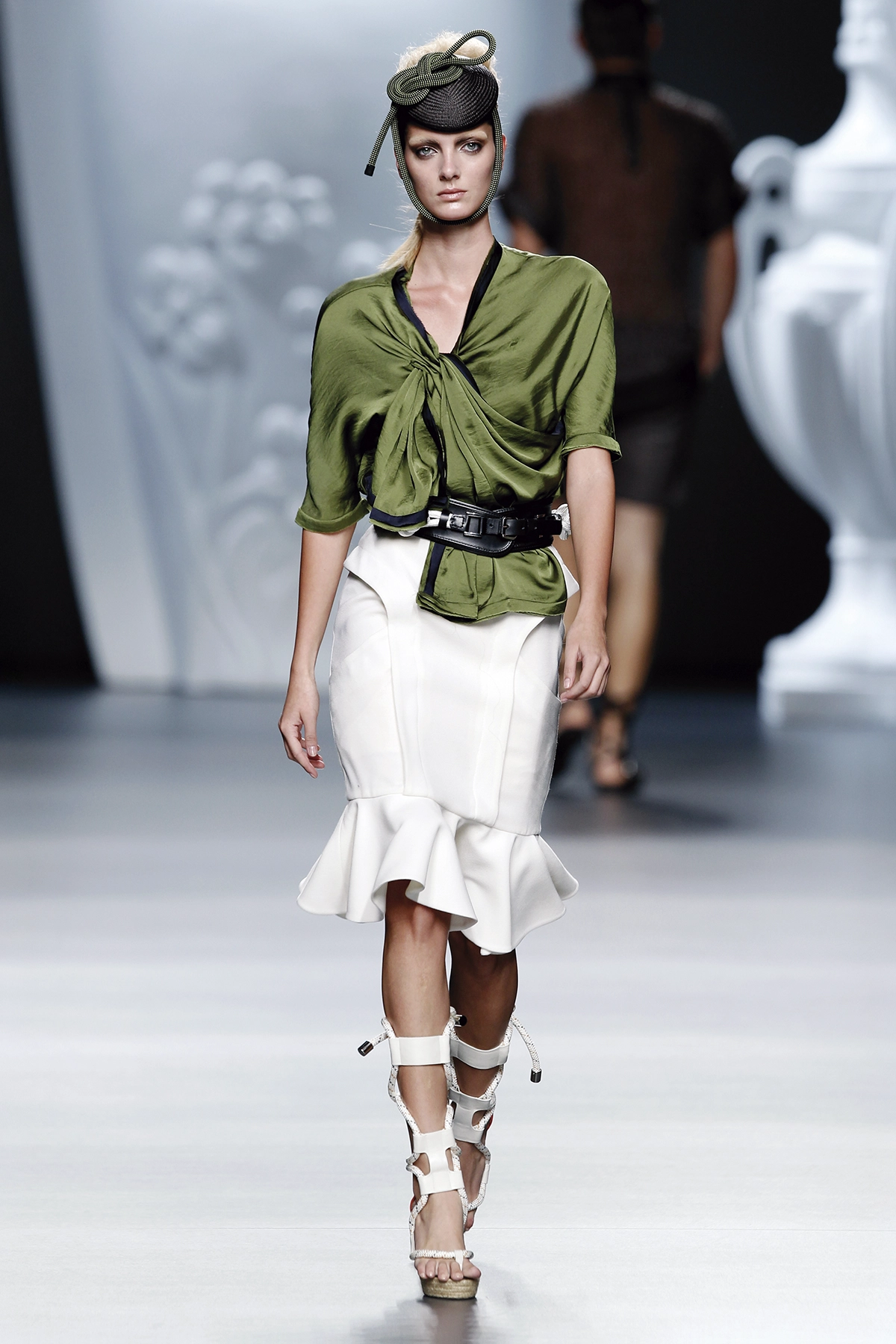 Look 18 de la colección “The Talk”, colección primavera verano 2013 de la diseñadora de moda Ana Locking en la Mercedes Benz Fashion Week de Madrid.