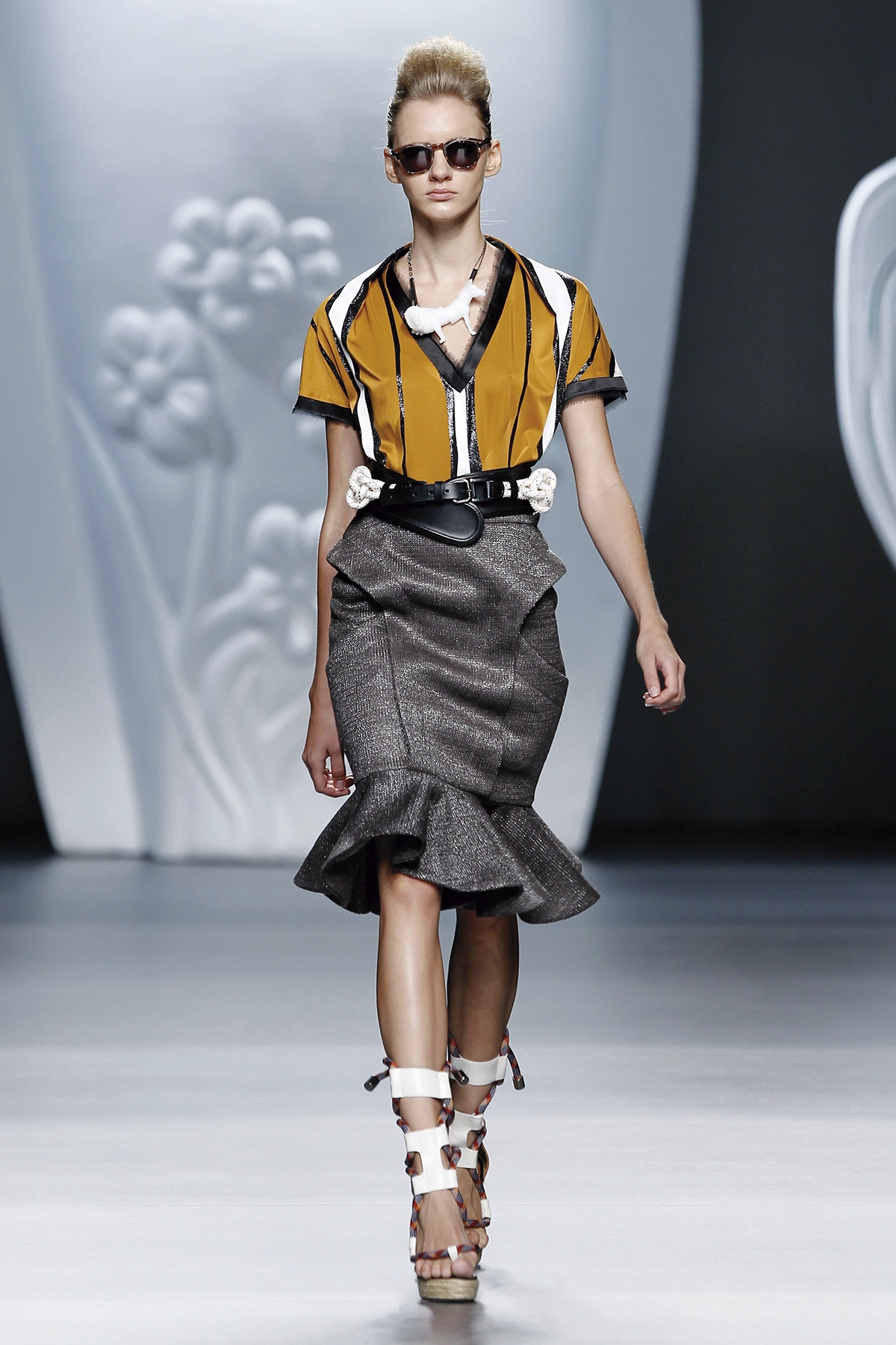 Look 19 de la colección “The Talk”, colección primavera verano 2013 de la diseñadora de moda Ana Locking en la Mercedes Benz Fashion Week de Madrid.