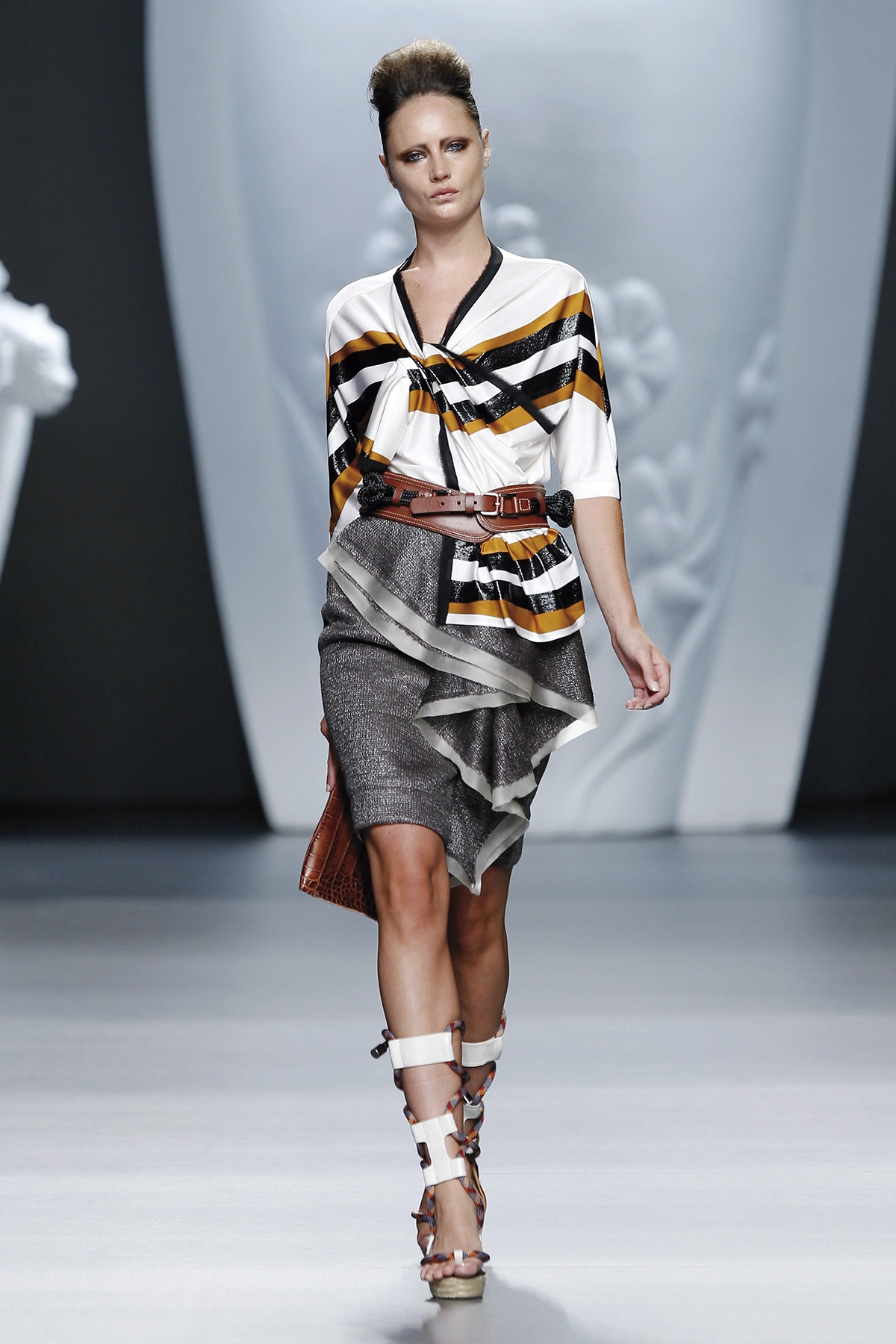 Look 20 de la colección “The Talk”, colección primavera verano 2013 de la diseñadora de moda Ana Locking en la Mercedes Benz Fashion Week de Madrid.