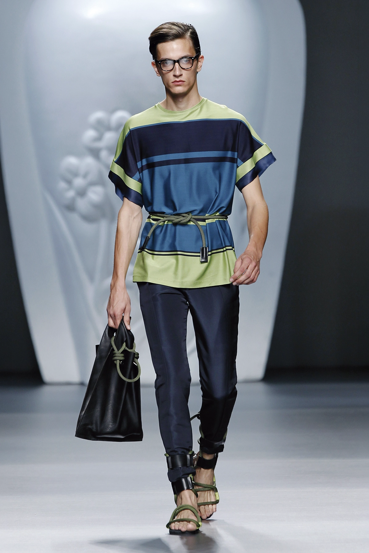 Look 27 de la colección “The Talk”, colección primavera verano 2013 de la diseñadora de moda Ana Locking en la Mercedes Benz Fashion Week de Madrid.