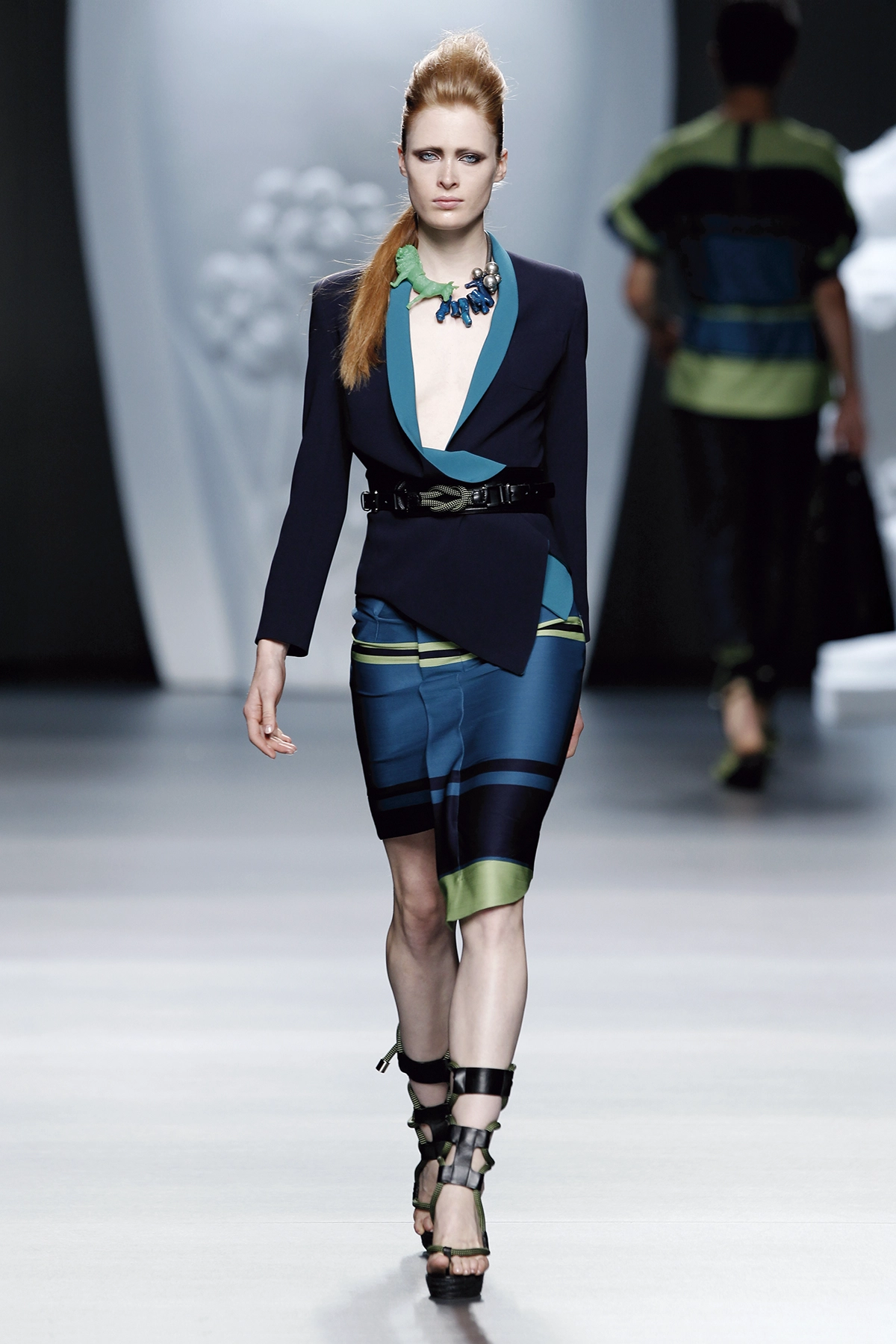 Look 28 de la colección “The Talk”, colección primavera verano 2013 de la diseñadora de moda Ana Locking en la Mercedes Benz Fashion Week de Madrid.