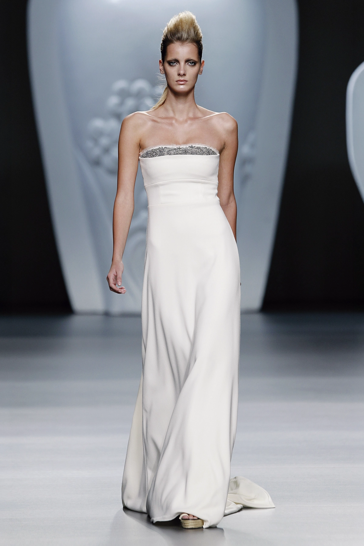 Look 38 de la colección “The Talk”, colección primavera verano 2013 de la diseñadora de moda Ana Locking en la Mercedes Benz Fashion Week de Madrid.