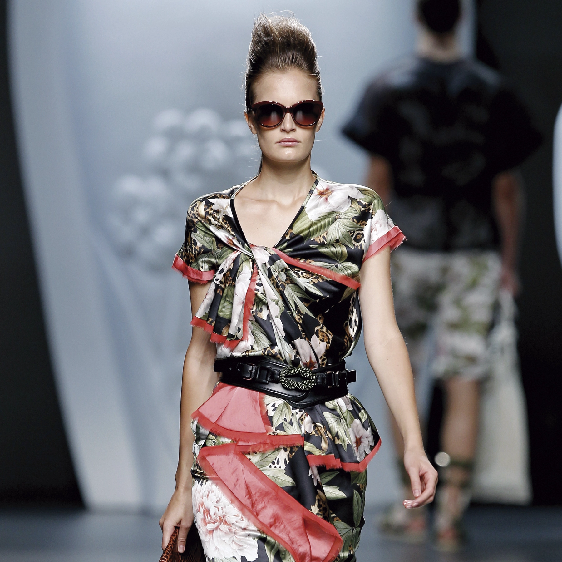 Momento del desfile “The Talk”, colección primavera verano 2013 de la diseñadora de moda Ana Locking en la Mercedes Benz Fashion Week de Madrid.